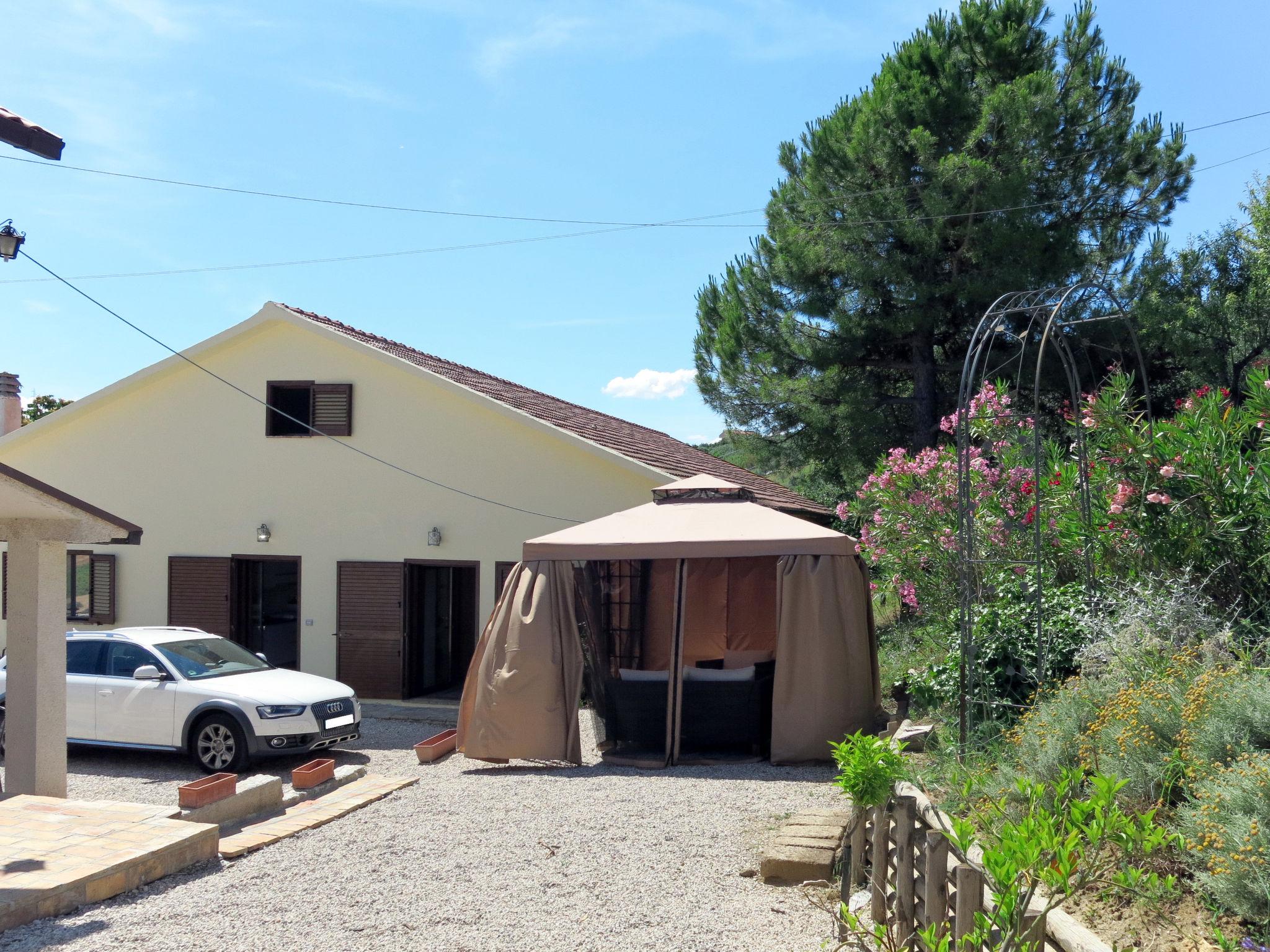 Foto 3 - Apartamento en Roseto degli Abruzzi con piscina y jardín