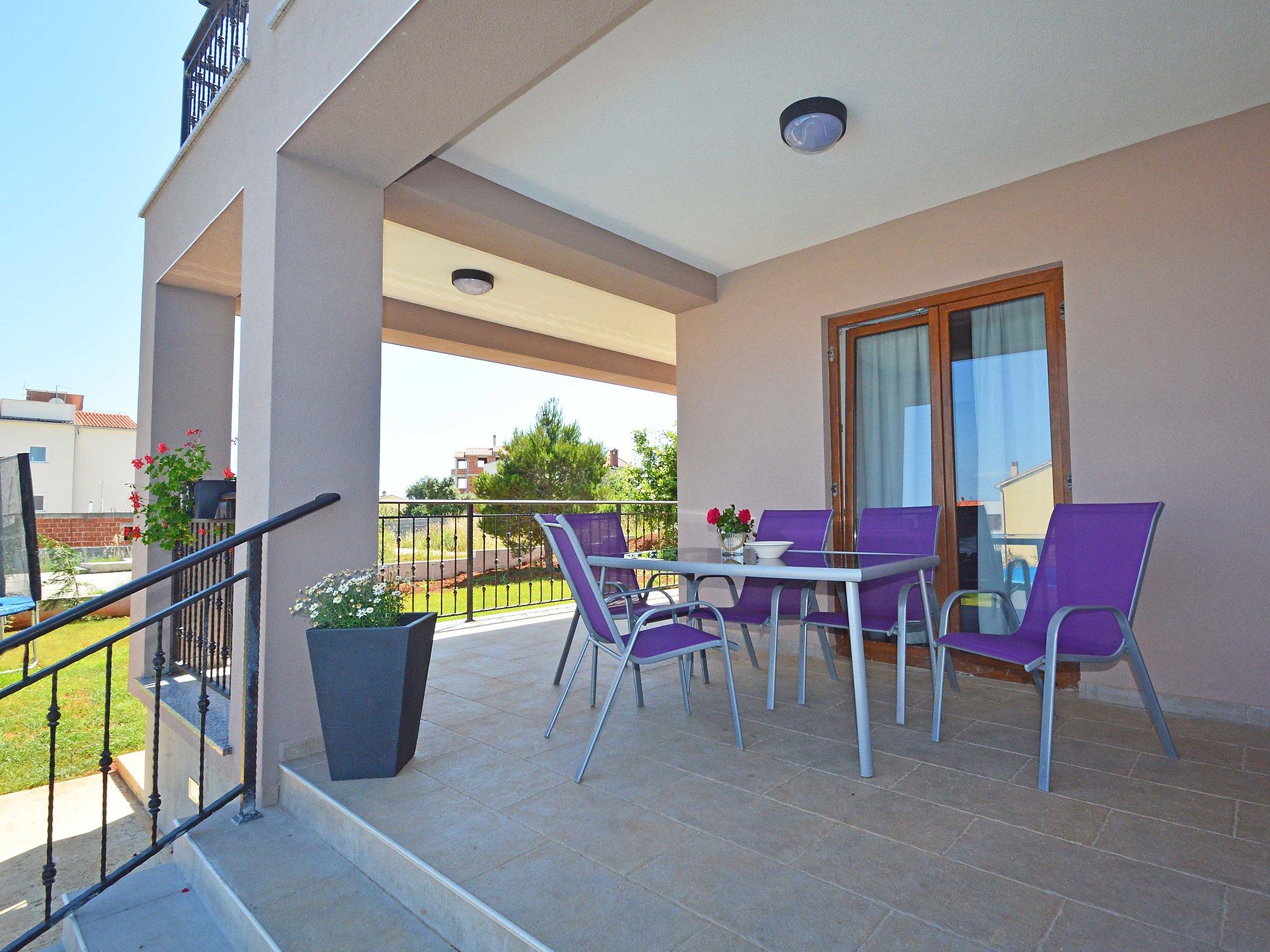 Photo 4 - 2 bedroom Apartment in Ližnjan with private pool and garden