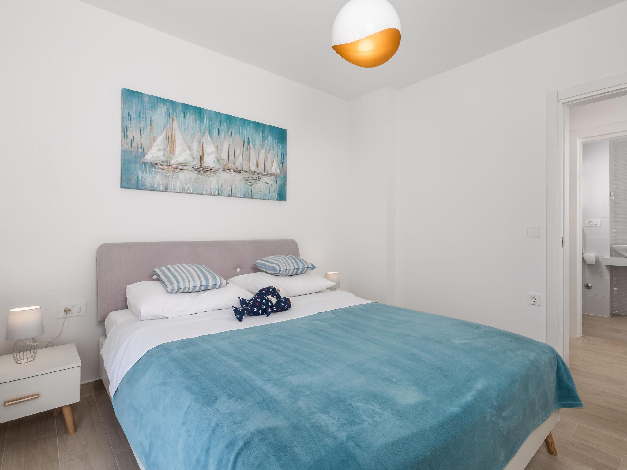 Foto 14 - Appartamento con 2 camere da letto a Rab con vista mare