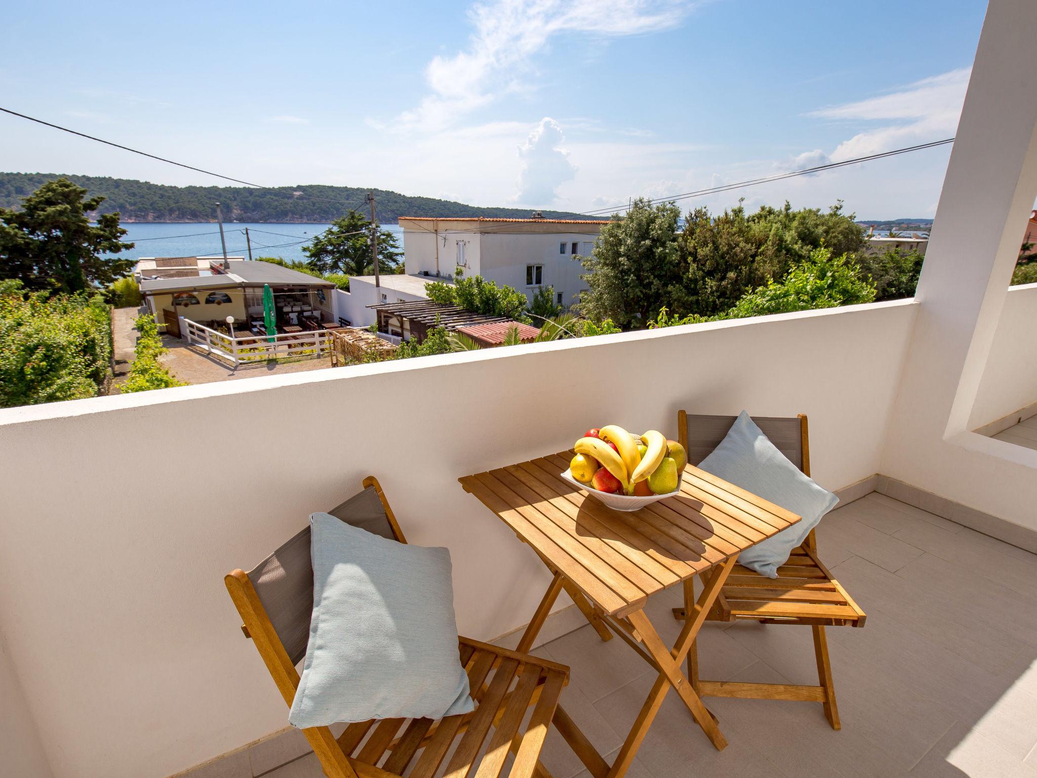 Photo 10 - 3 bedroom Apartment in Rab with sea view