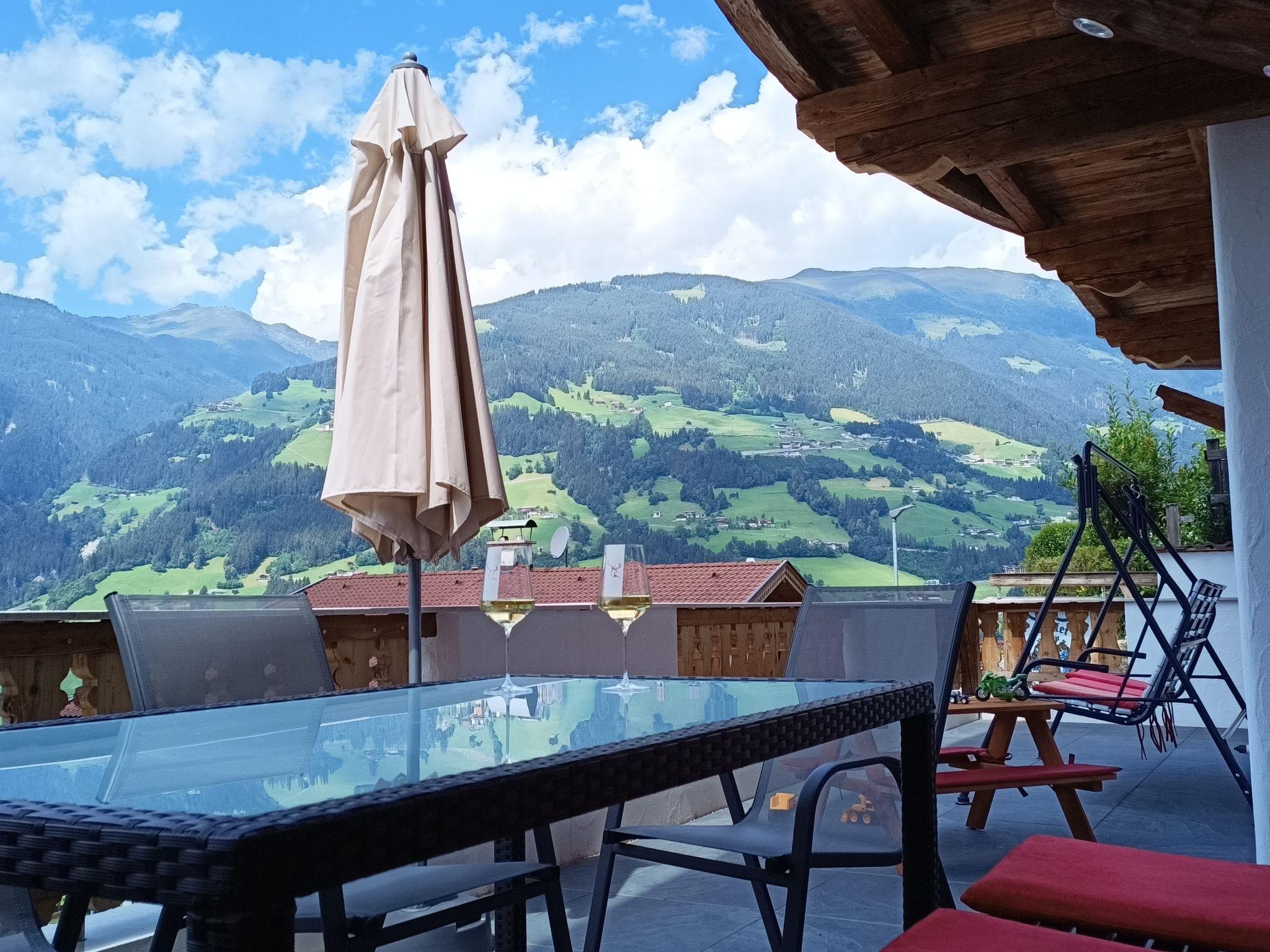 Foto 2 - Appartamento con 3 camere da letto a Ramsau im Zillertal con terrazza e vista sulle montagne