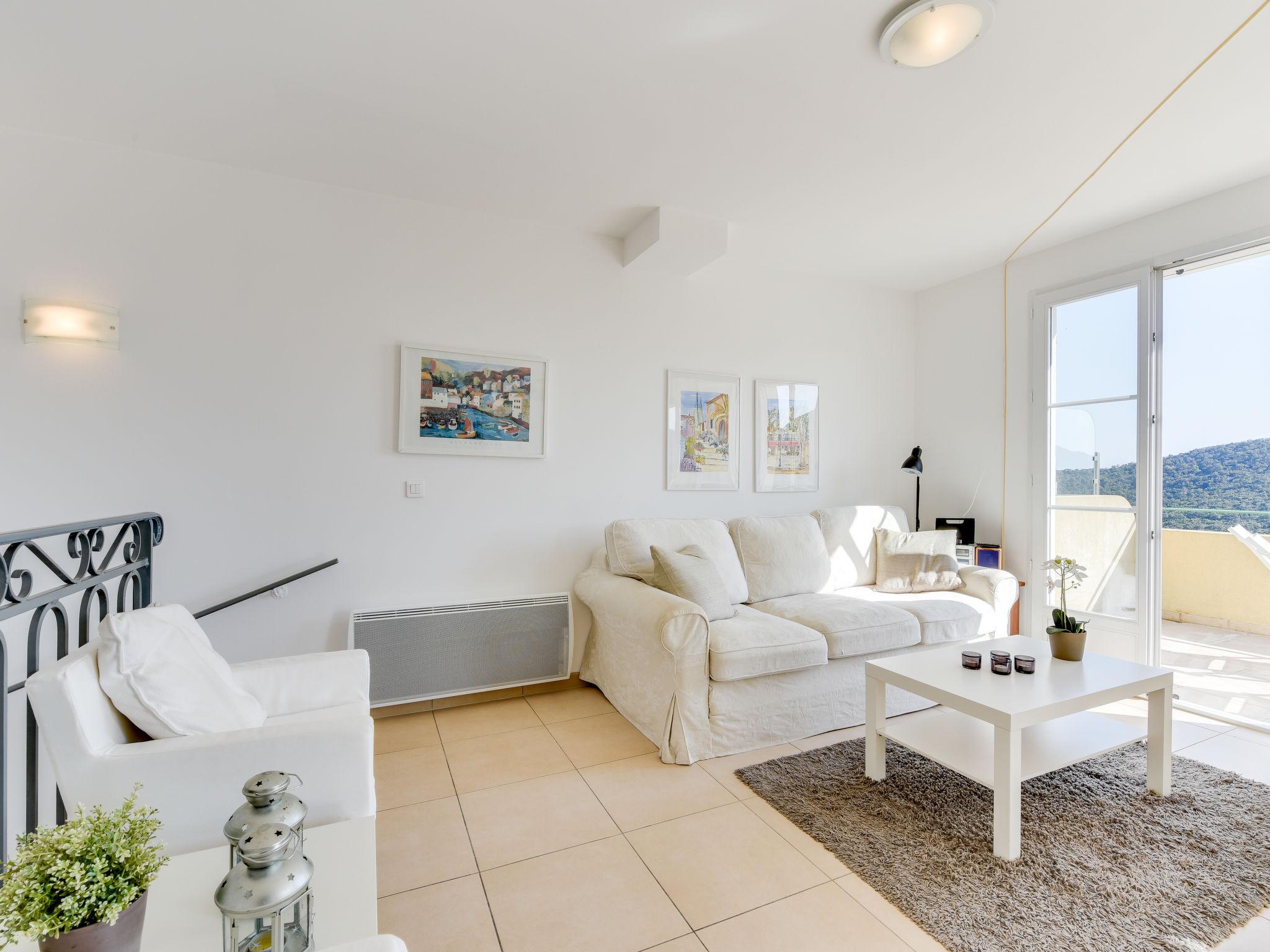 Photo 8 - Maison de 2 chambres à Cavalaire-sur-Mer avec piscine et jardin