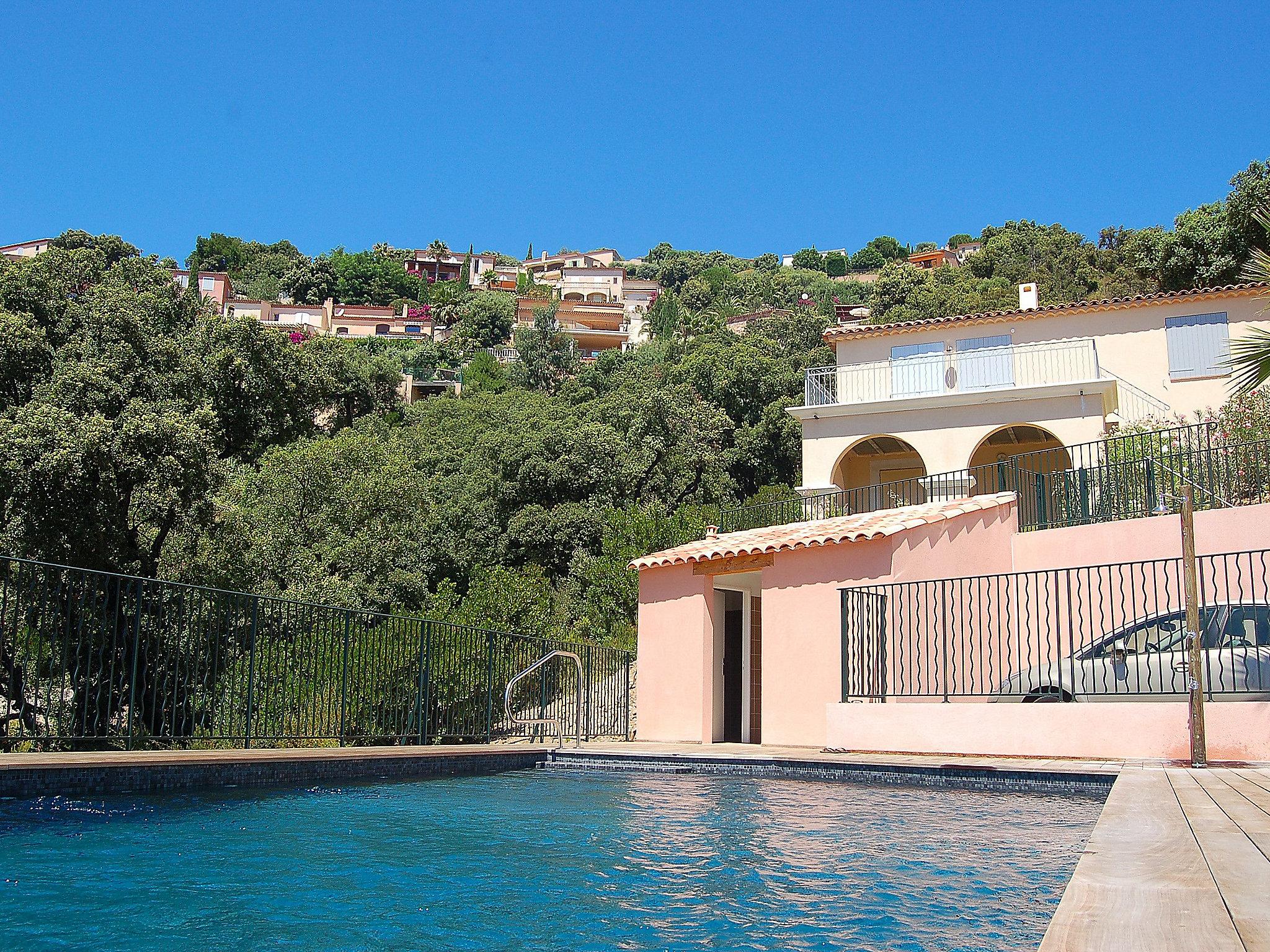 Foto 18 - Casa con 2 camere da letto a Cavalaire-sur-Mer con piscina e vista mare