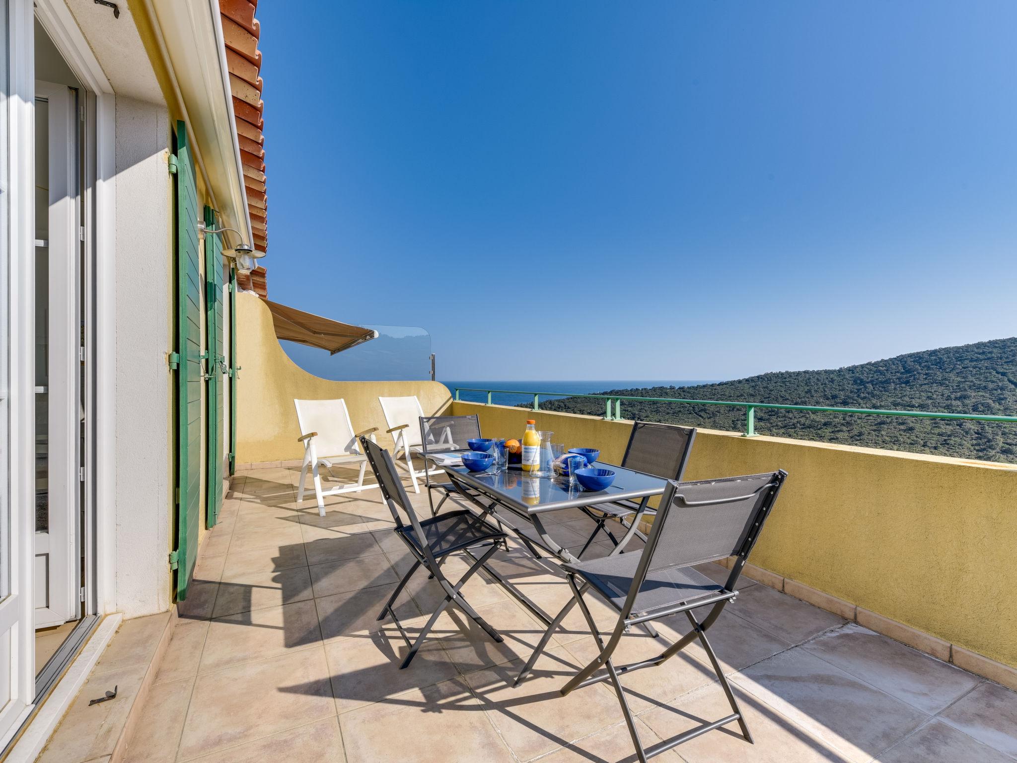 Foto 3 - Casa de 2 habitaciones en Cavalaire-sur-Mer con piscina y vistas al mar