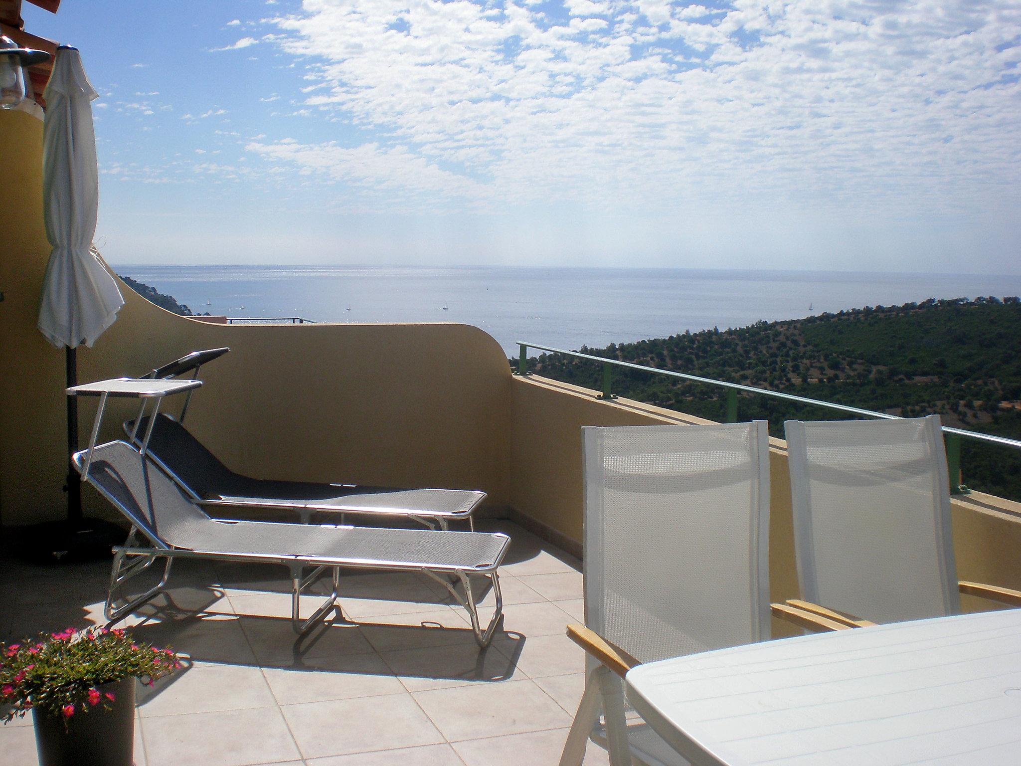 Foto 14 - Haus mit 2 Schlafzimmern in Cavalaire-sur-Mer mit schwimmbad und blick aufs meer