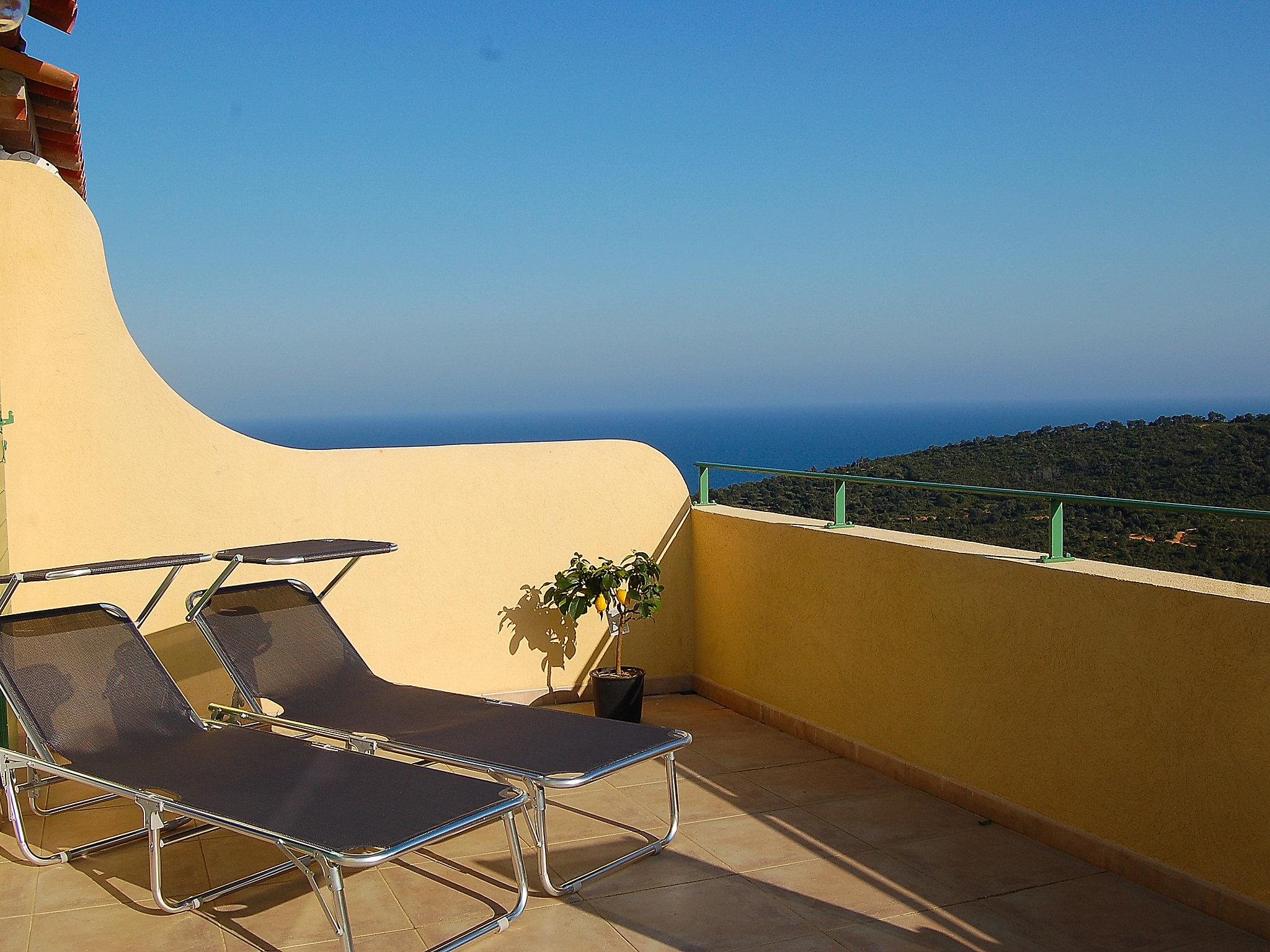 Photo 4 - Maison de 2 chambres à Cavalaire-sur-Mer avec piscine et vues à la mer