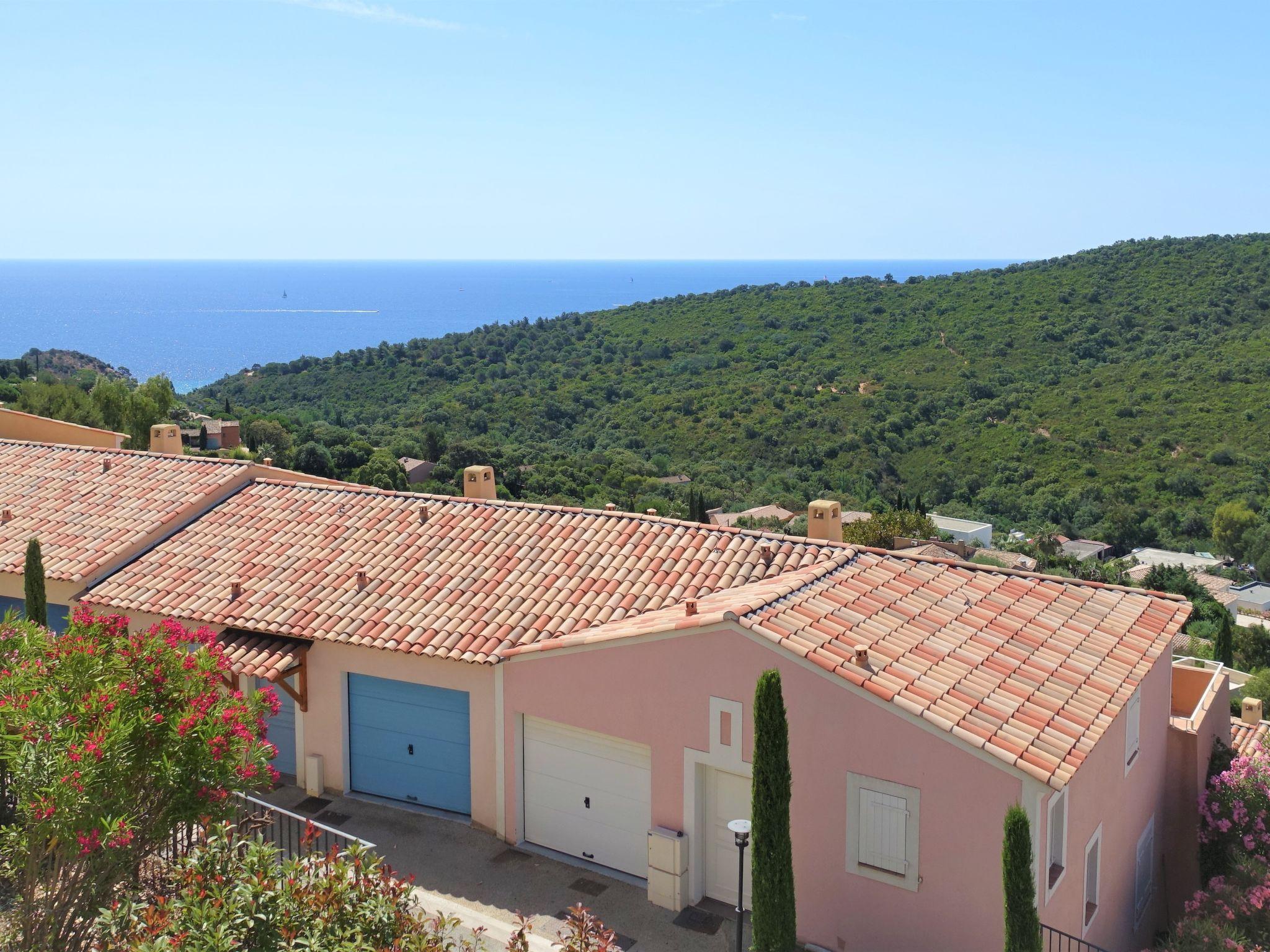 Foto 19 - Casa de 2 quartos em Cavalaire-sur-Mer com piscina e vistas do mar