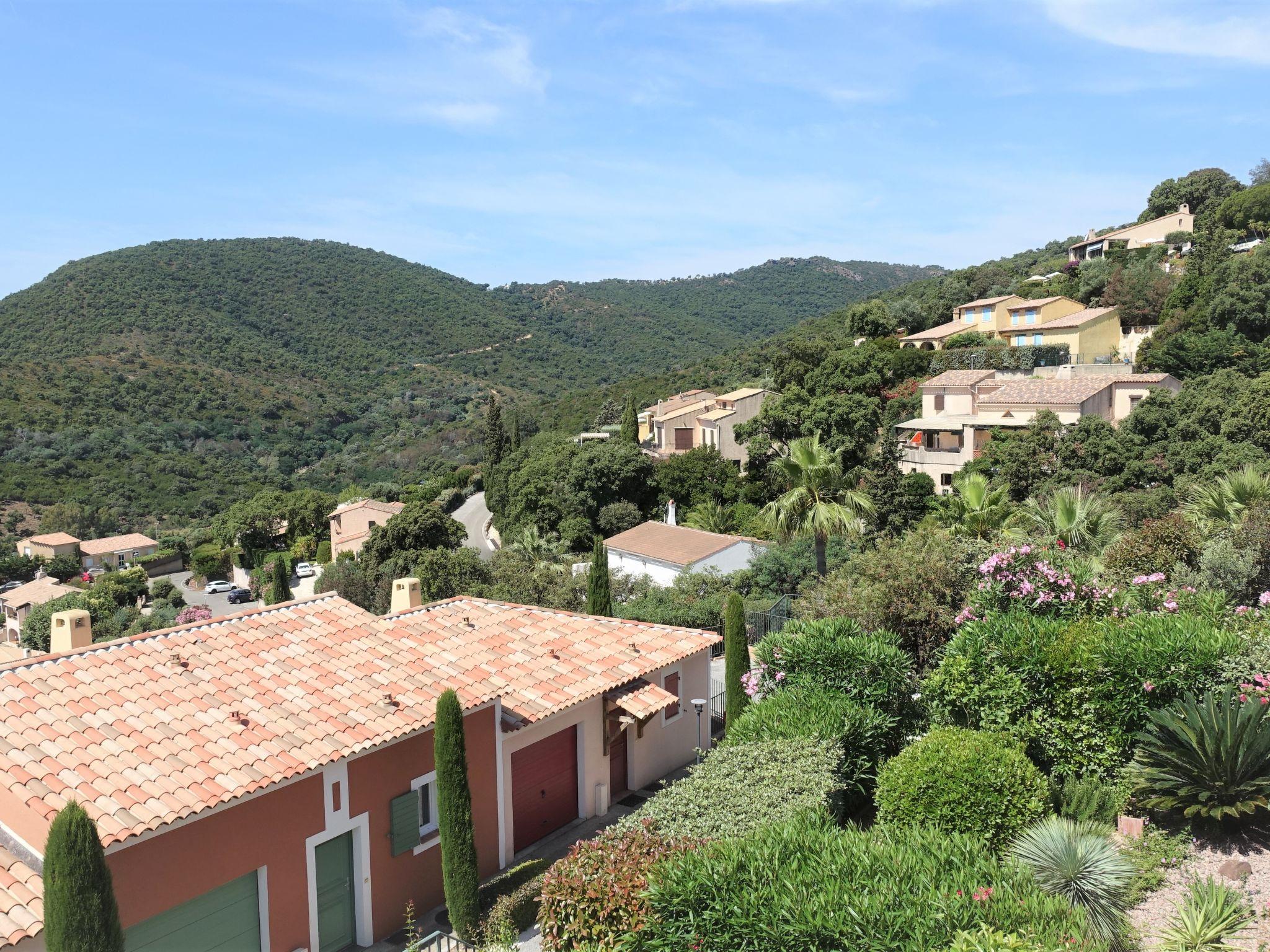 Foto 20 - Haus mit 2 Schlafzimmern in Cavalaire-sur-Mer mit schwimmbad und blick aufs meer