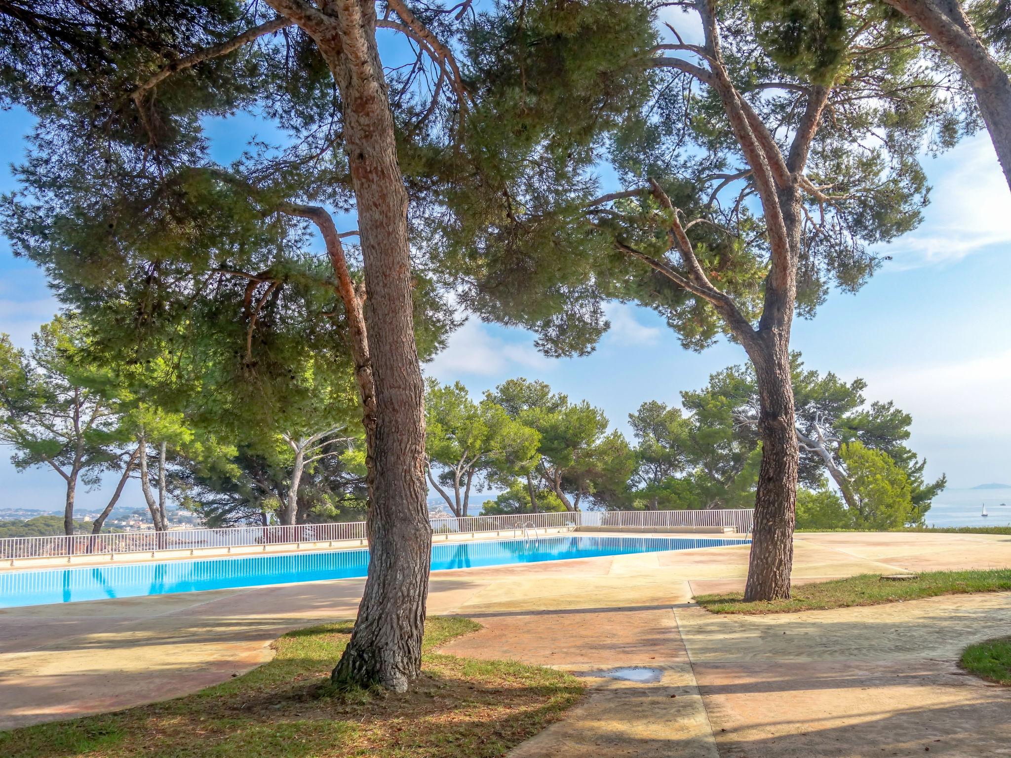 Foto 17 - Appartamento a Bandol con piscina e giardino