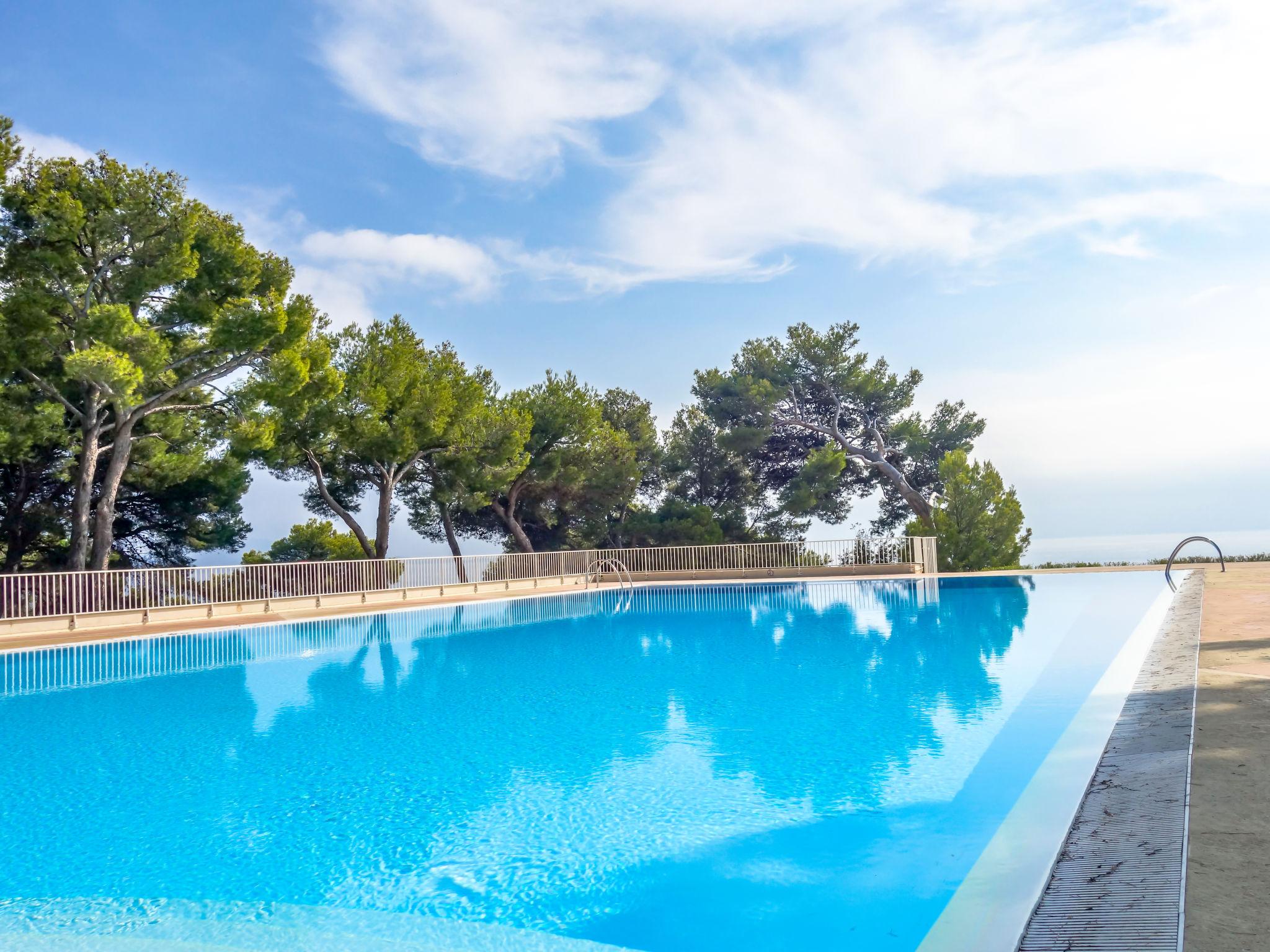 Photo 1 - Apartment in Bandol with swimming pool and sea view