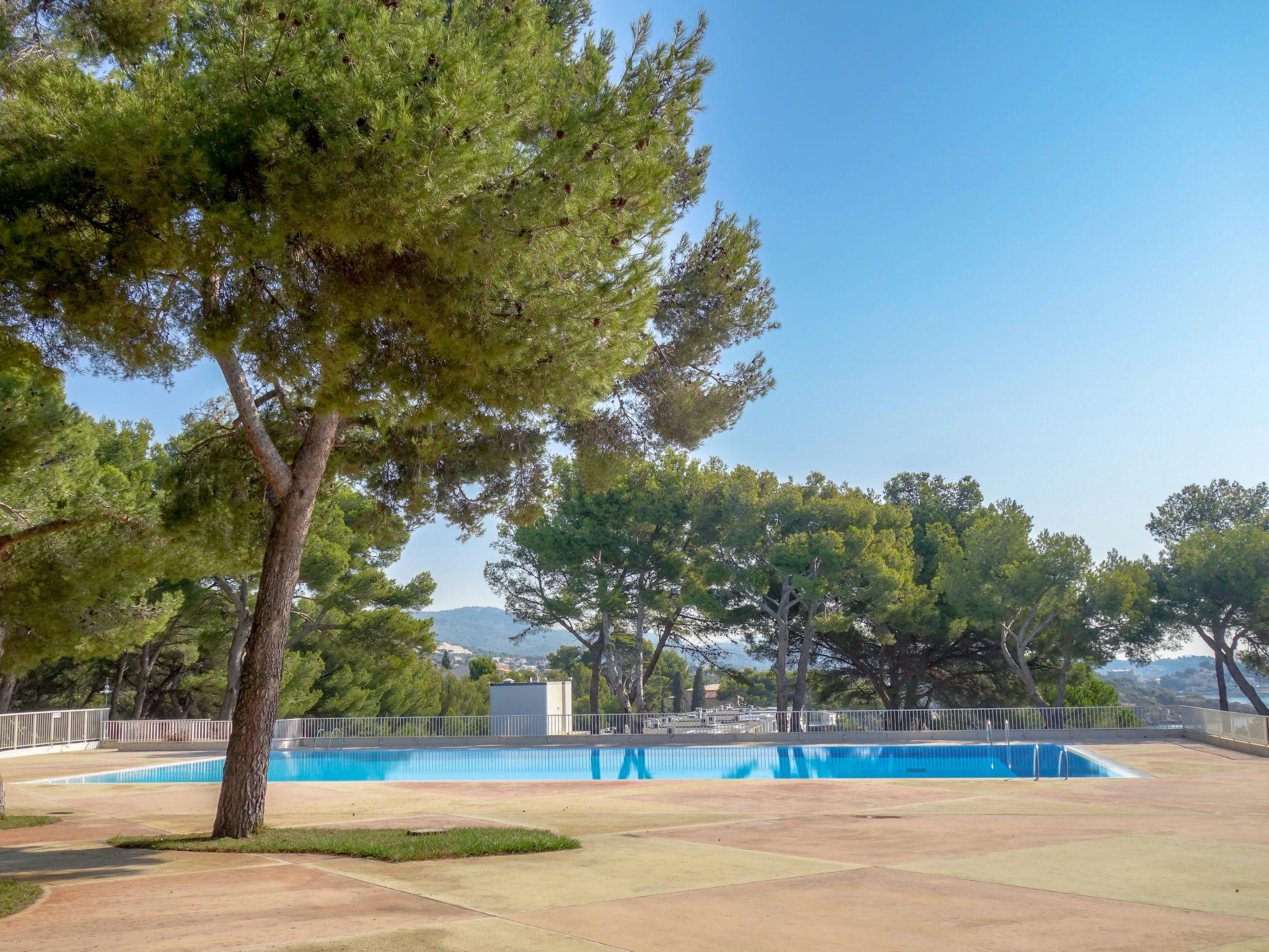 Foto 15 - Appartamento con 1 camera da letto a Bandol con piscina e vista mare