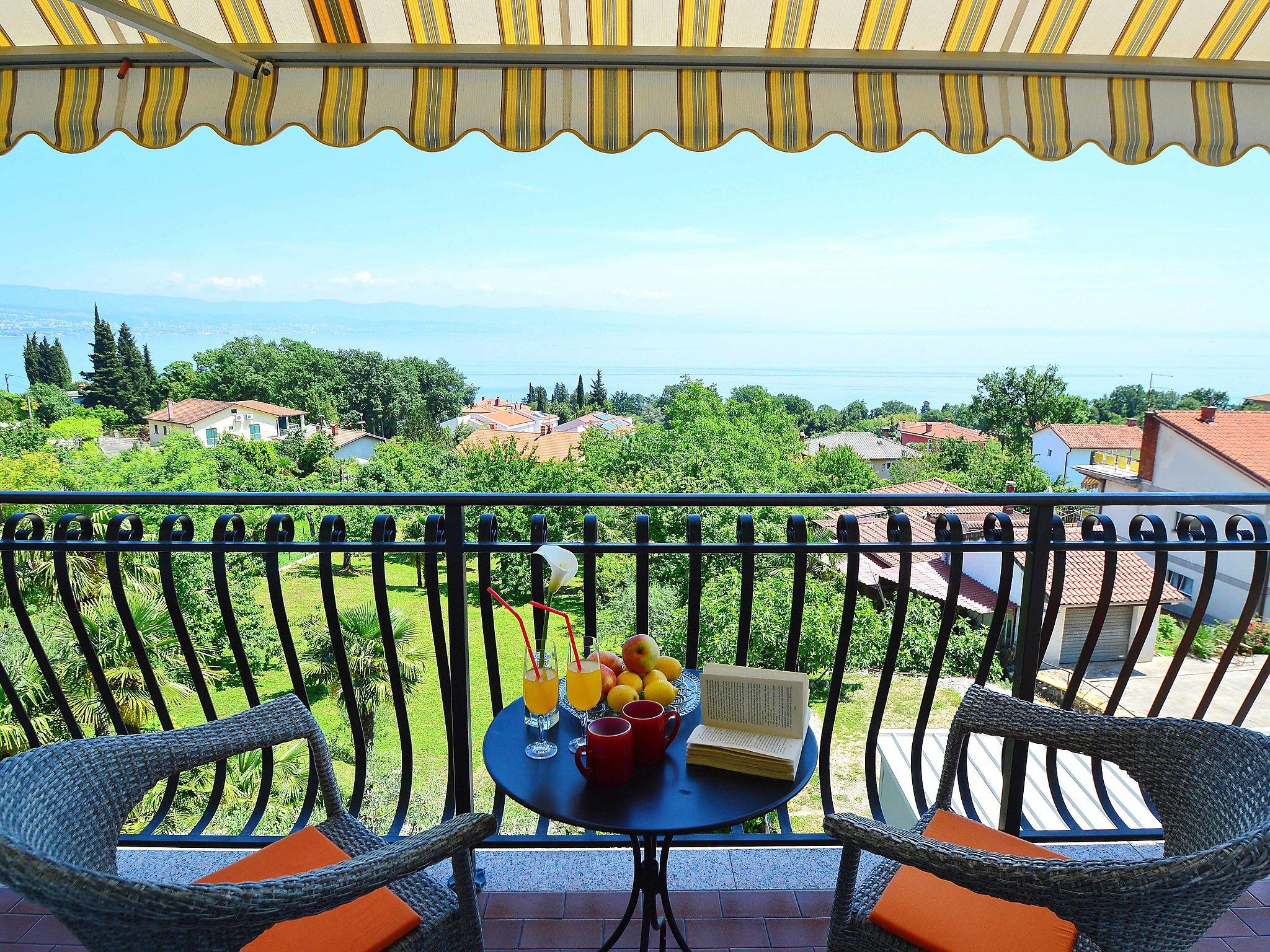 Foto 2 - Apartamento de 1 habitación en Opatija con vistas al mar