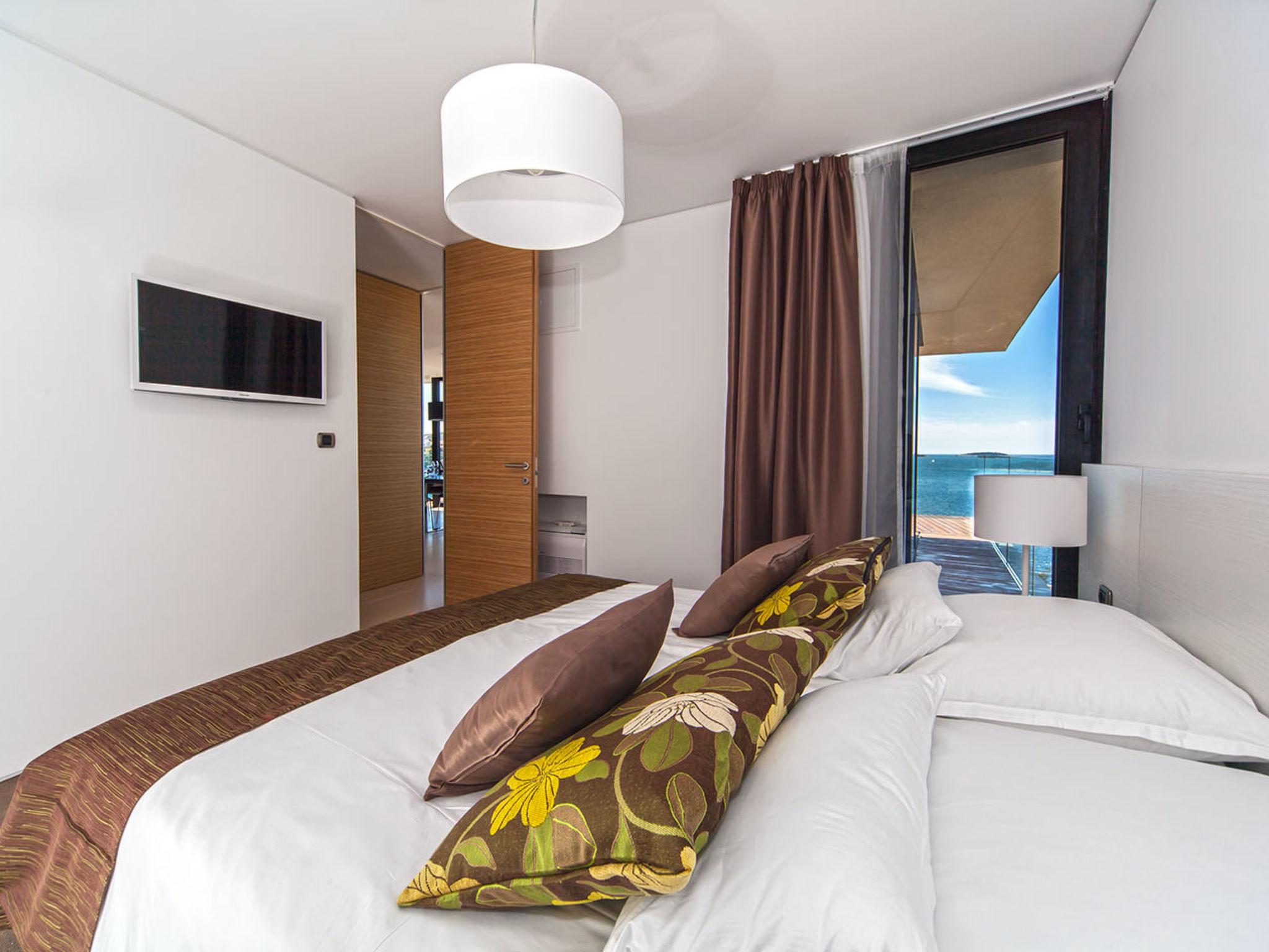 Foto 8 - Appartamento con 3 camere da letto a Primošten con piscina e vista mare