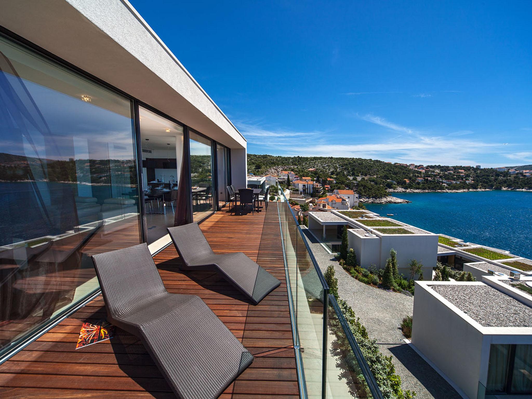 Foto 3 - Apartamento de 3 quartos em Primošten com piscina e vistas do mar