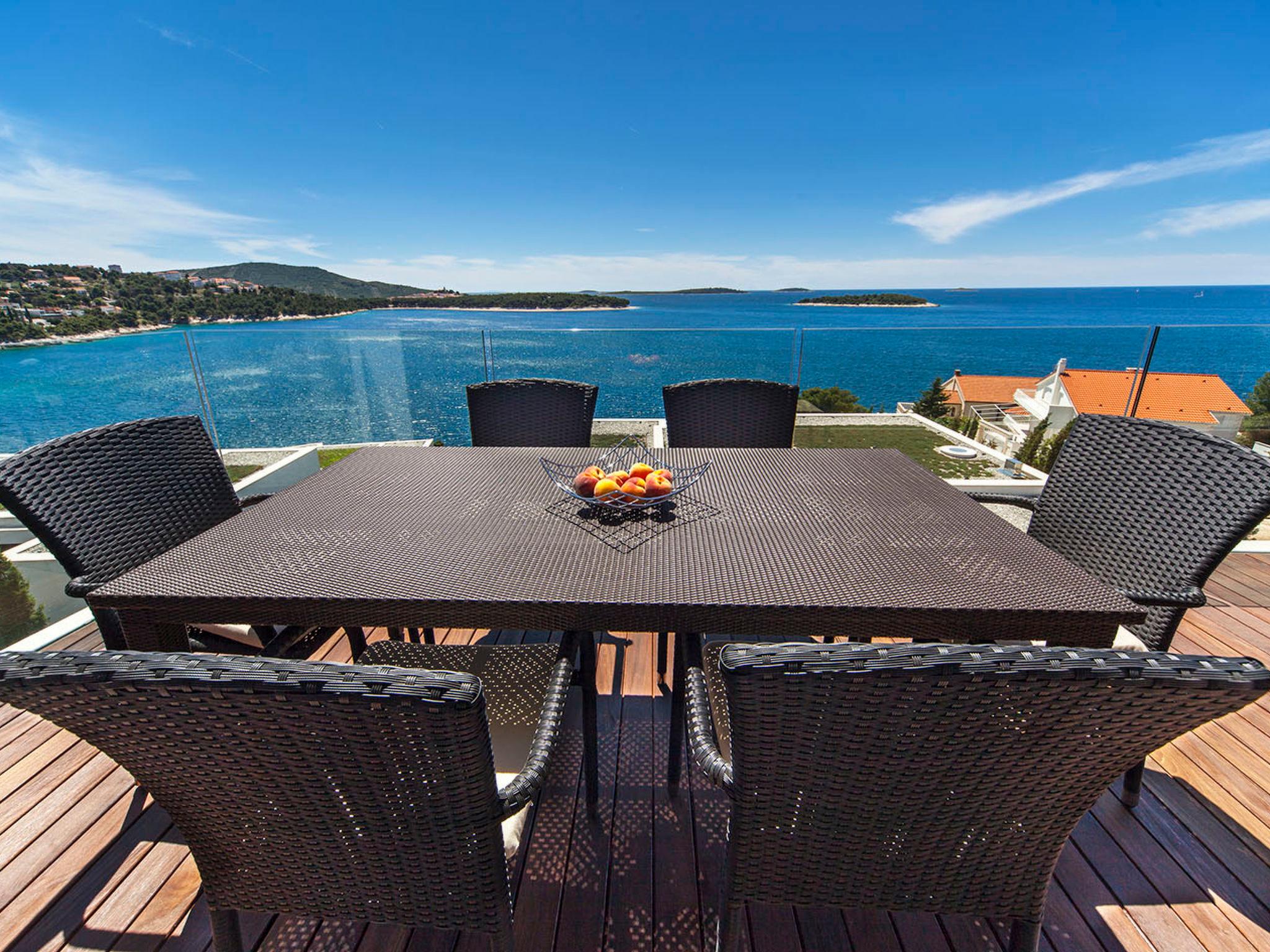 Photo 11 - 3 bedroom Apartment in Primošten with swimming pool and sea view