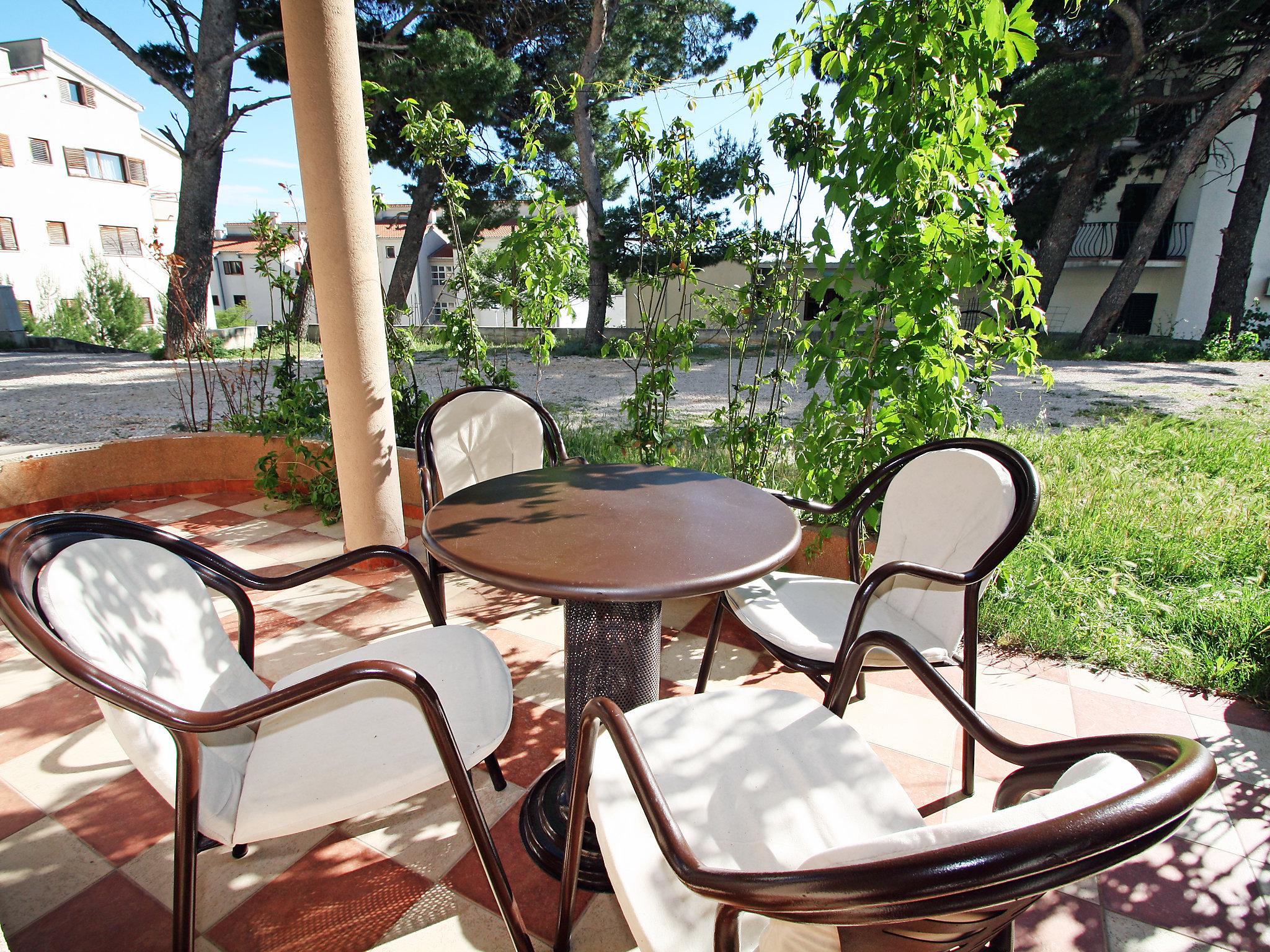 Foto 25 - Apartamento de 2 quartos em Makarska com terraço