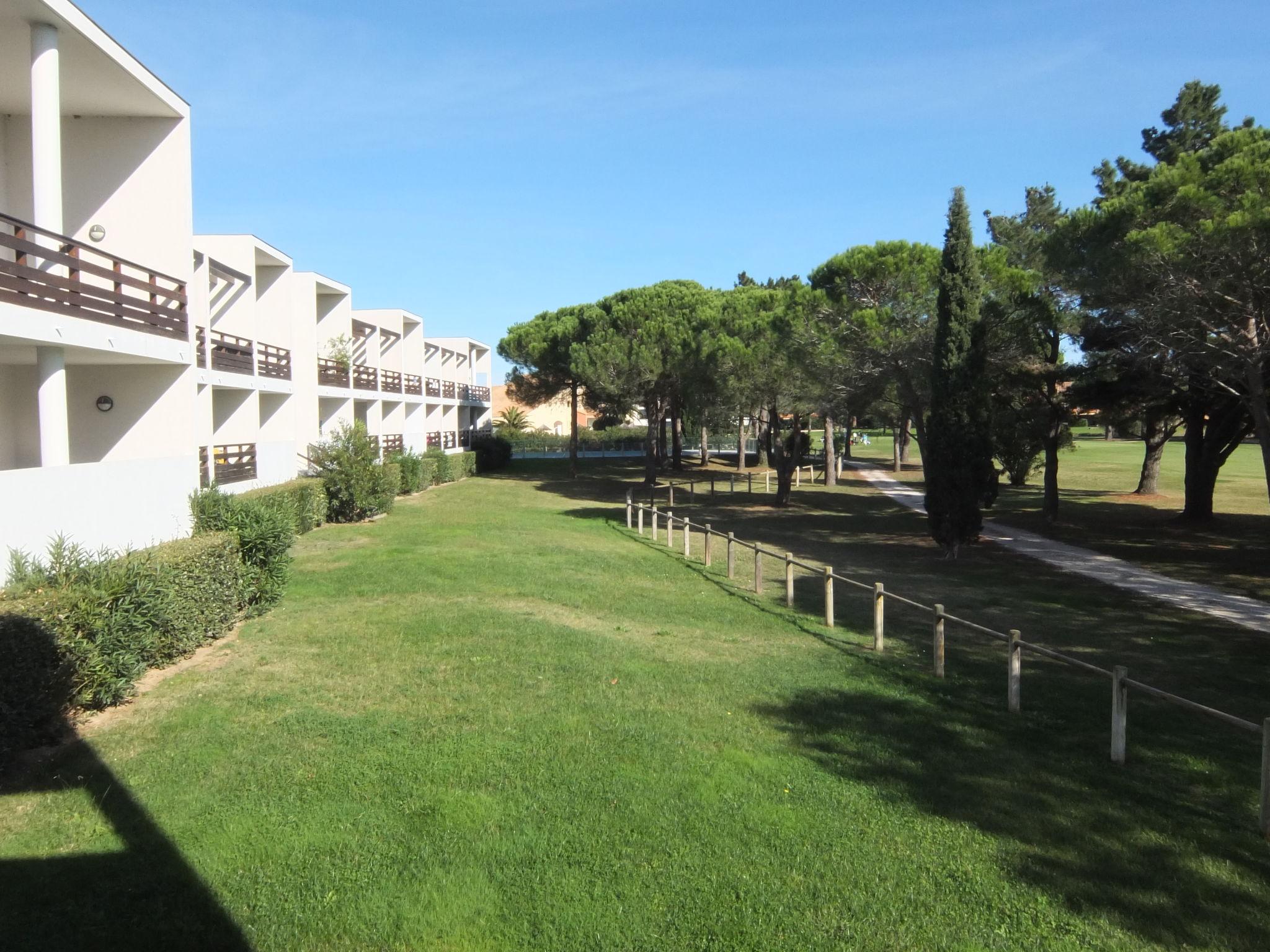 Foto 13 - Apartamento de 1 habitación en Saint-Cyprien con piscina y vistas al mar