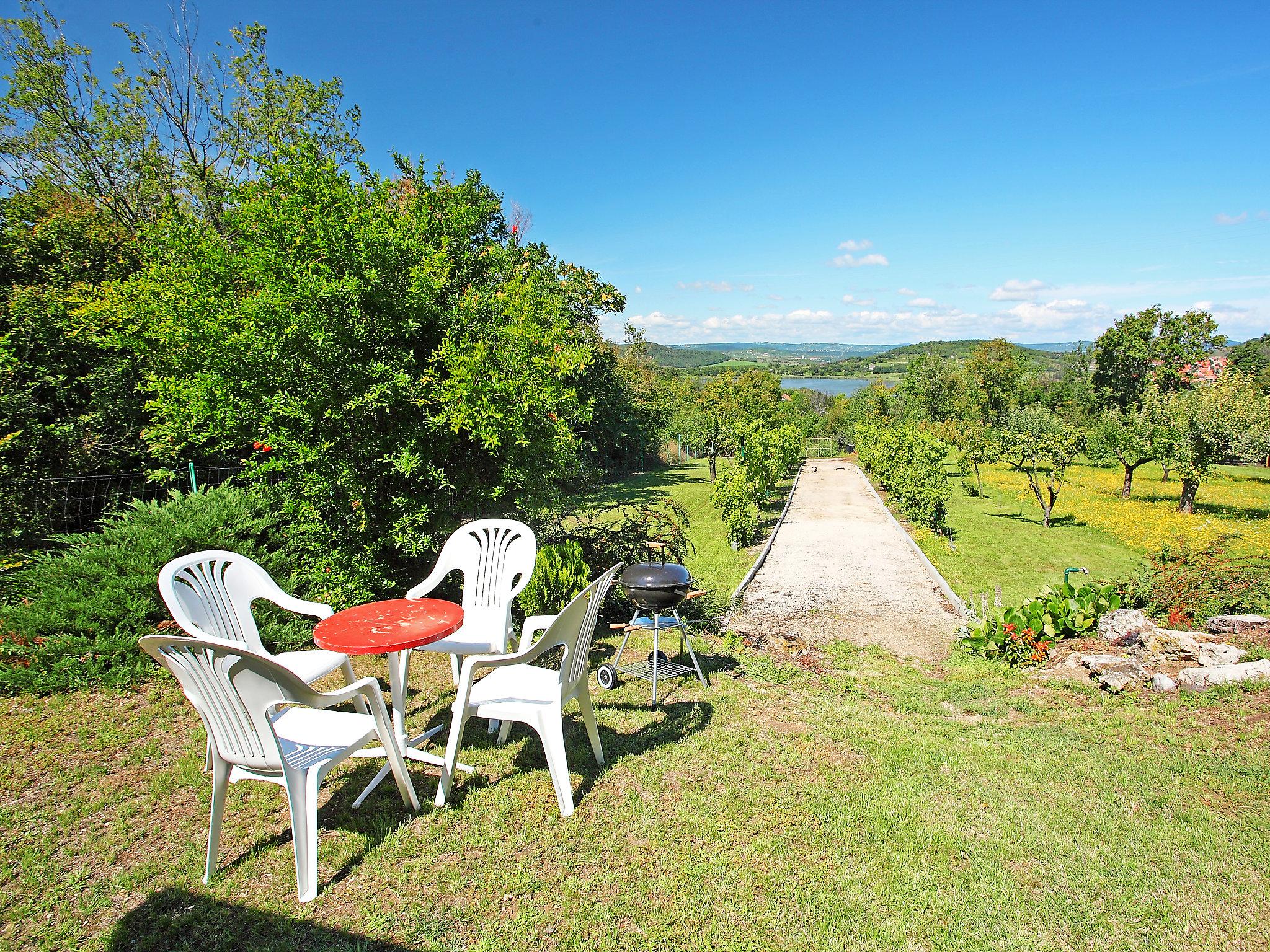 Photo 14 - Maison de 2 chambres à Tihany avec jardin et vues sur la montagne