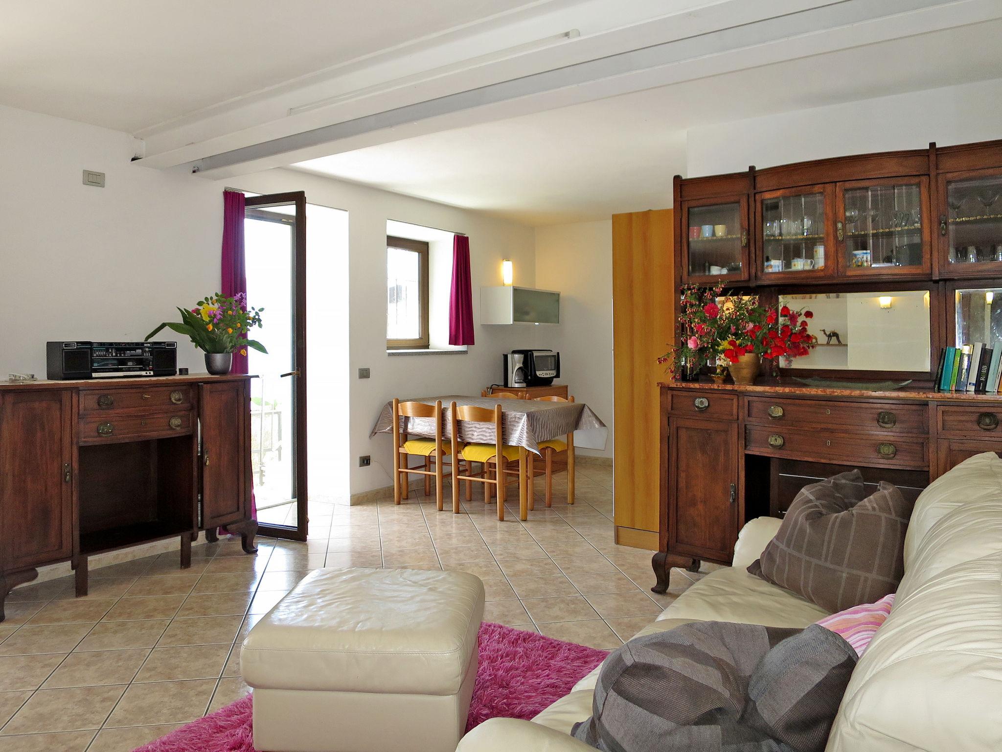 Foto 5 - Apartment mit 2 Schlafzimmern in Cannero Riviera mit terrasse und blick auf die berge