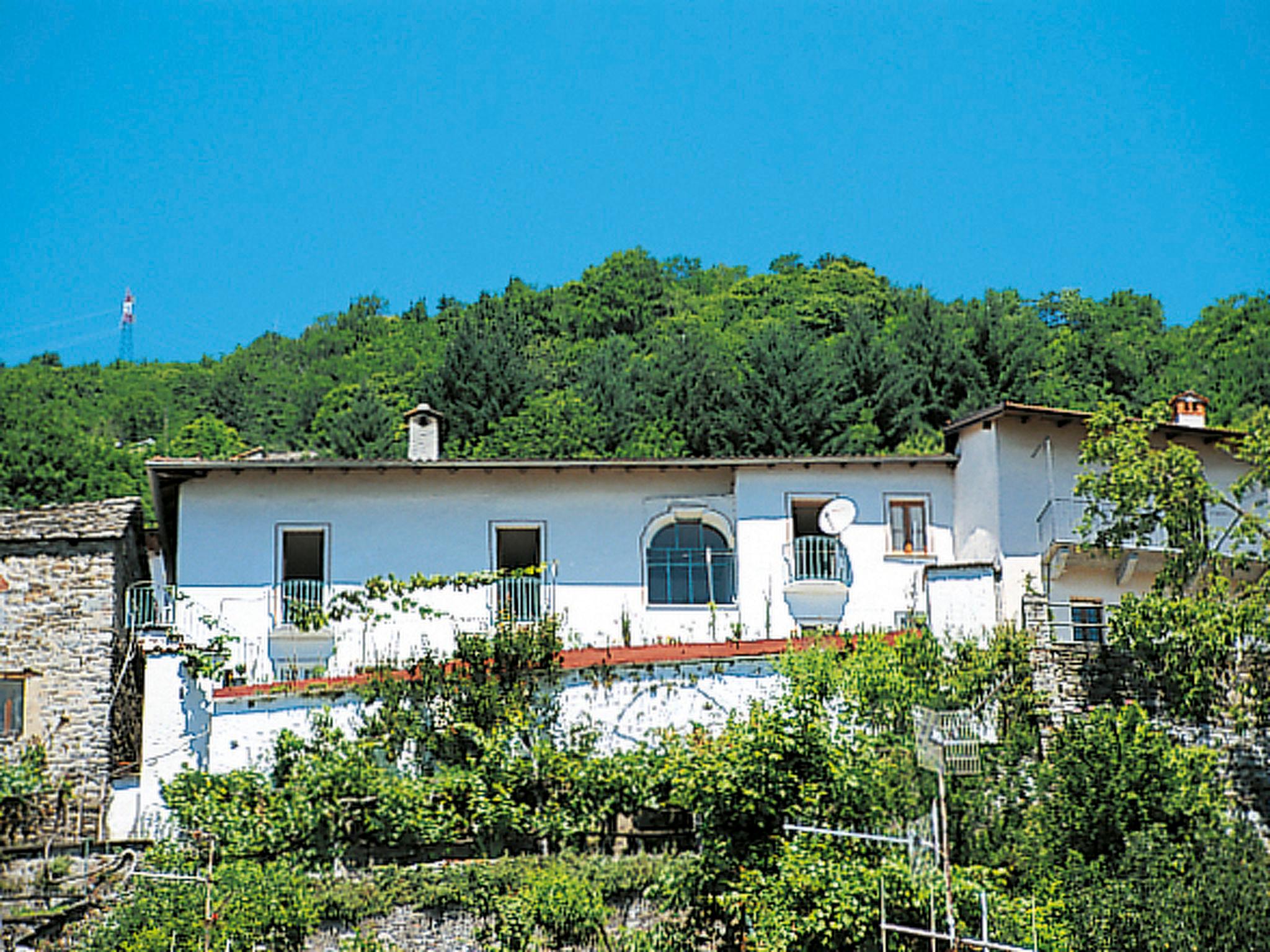 Foto 11 - Appartamento con 2 camere da letto a Cannero Riviera con terrazza e vista sulle montagne