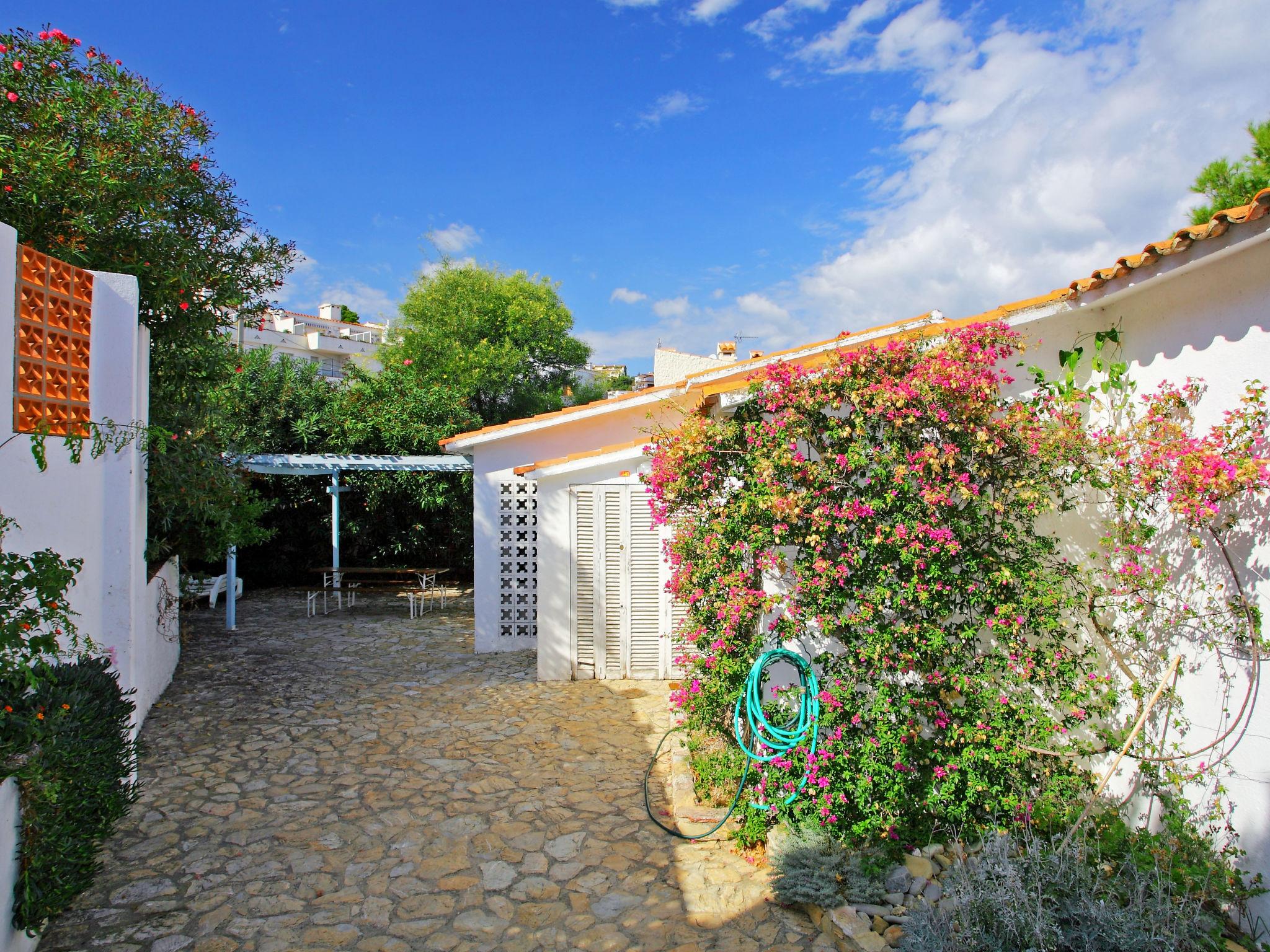 Foto 15 - Casa de 4 habitaciones en Llançà con jardín y vistas al mar