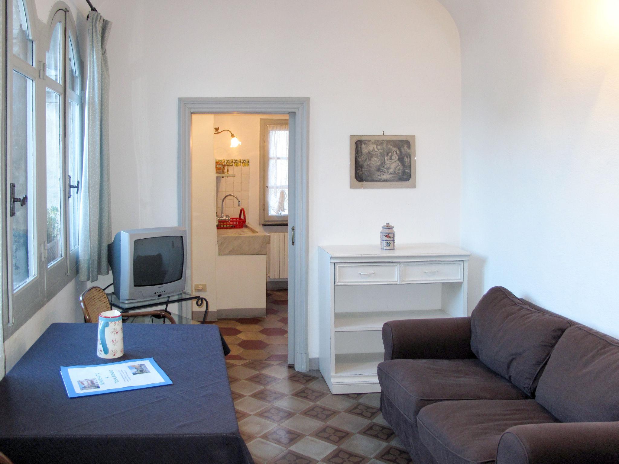 Foto 2 - Apartamento de 2 habitaciones en Finale Ligure con jardín y vistas al mar