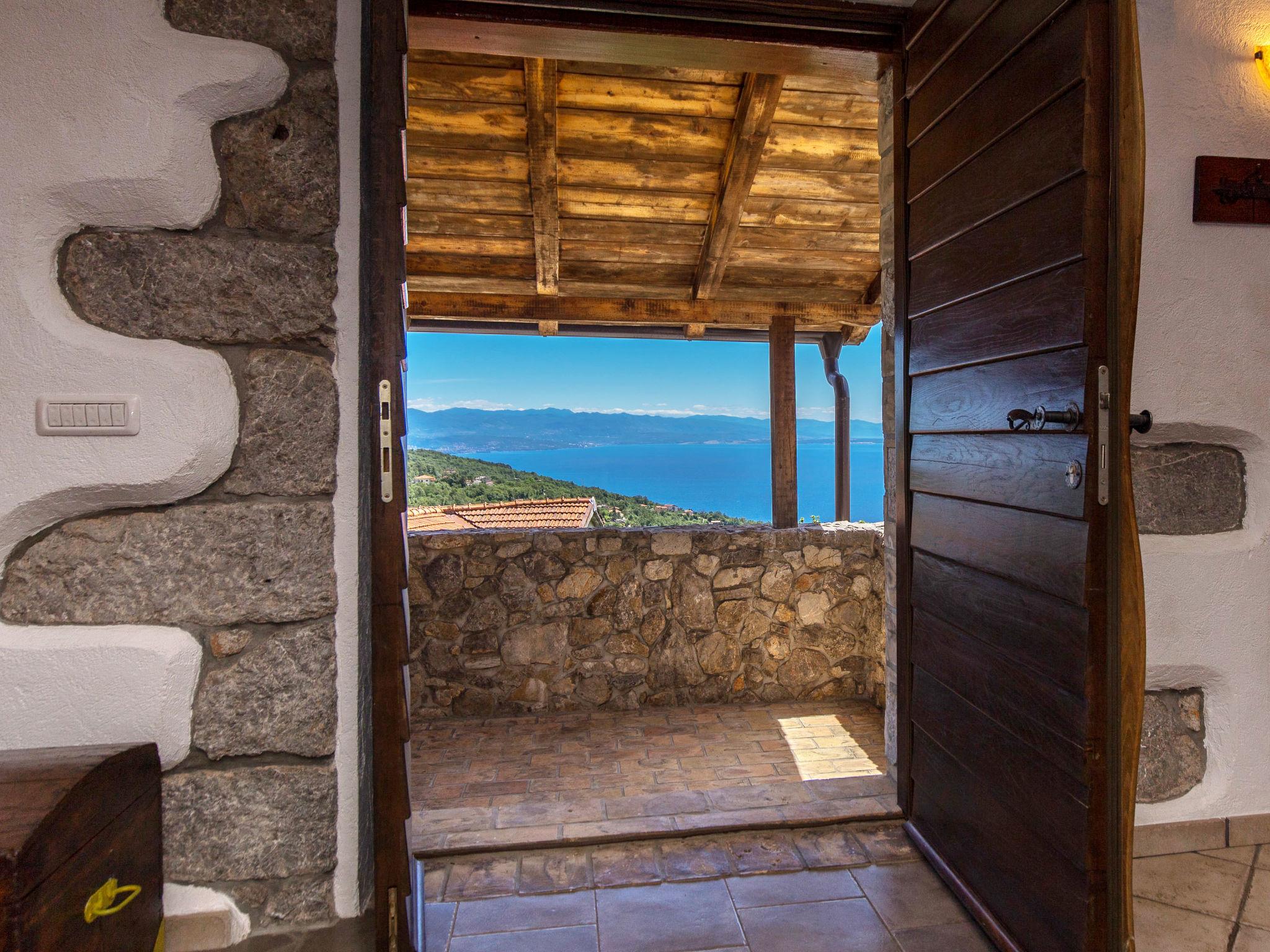 Foto 6 - Casa de 5 habitaciones en Opatija con piscina privada y vistas al mar