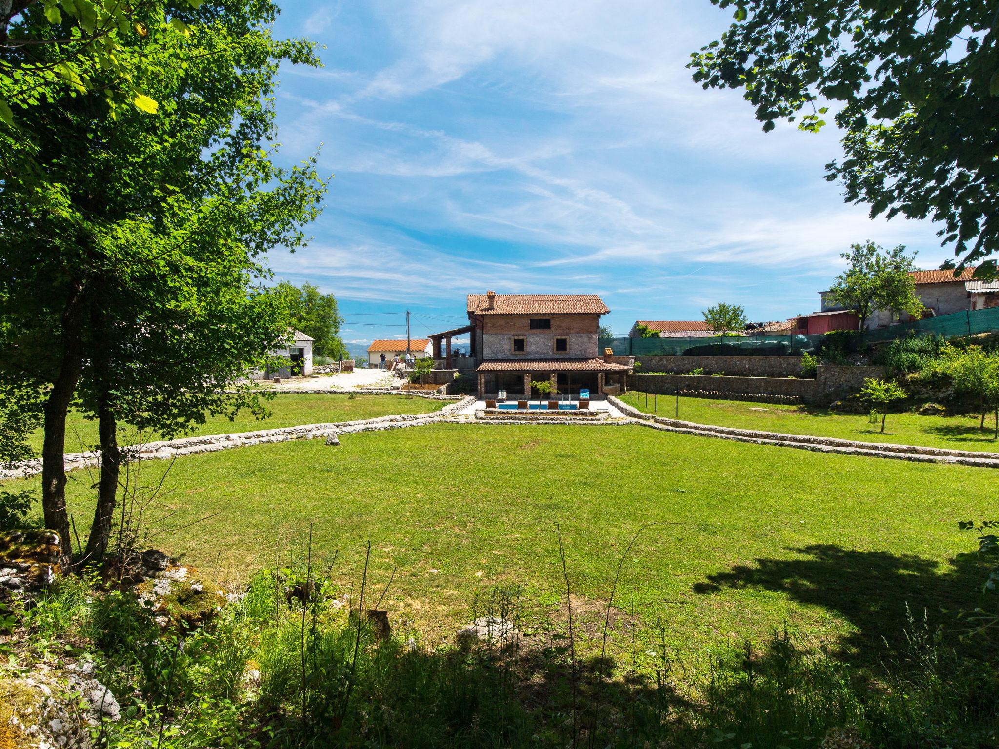 Foto 41 - Haus mit 5 Schlafzimmern in Opatija mit privater pool und garten