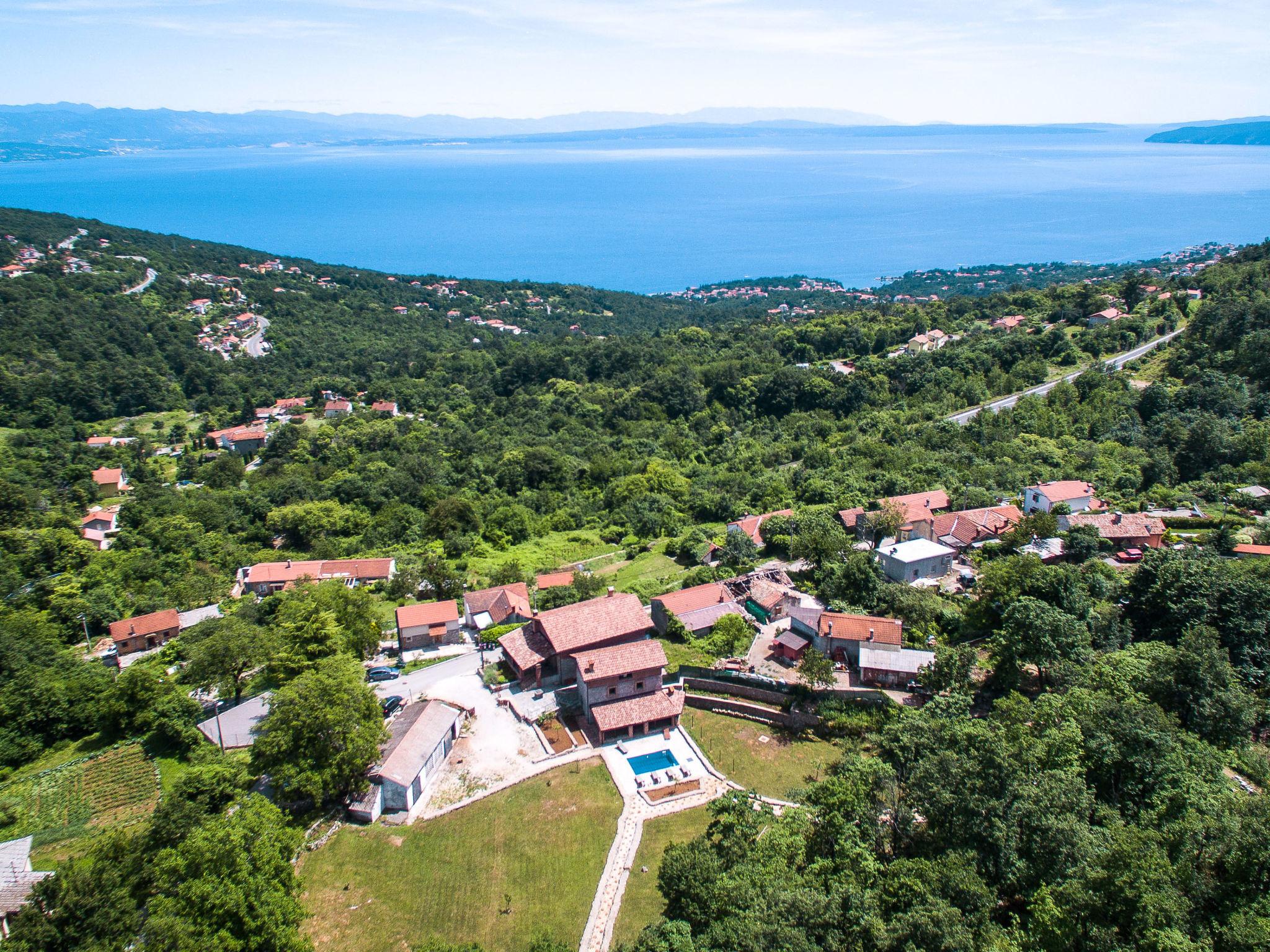 Foto 2 - Casa de 5 habitaciones en Opatija con piscina privada y vistas al mar