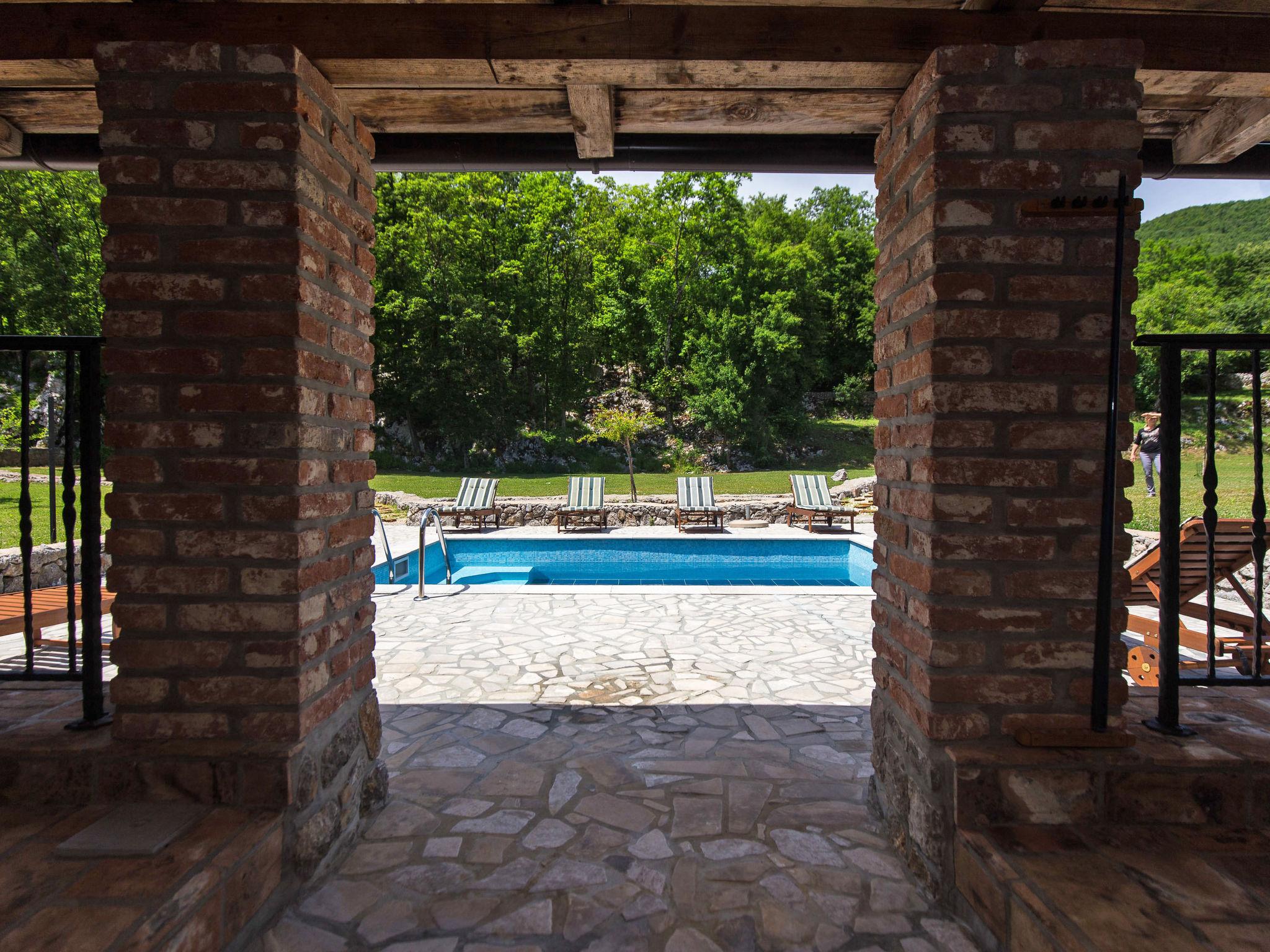 Foto 4 - Casa con 5 camere da letto a Opatija con piscina privata e vista mare