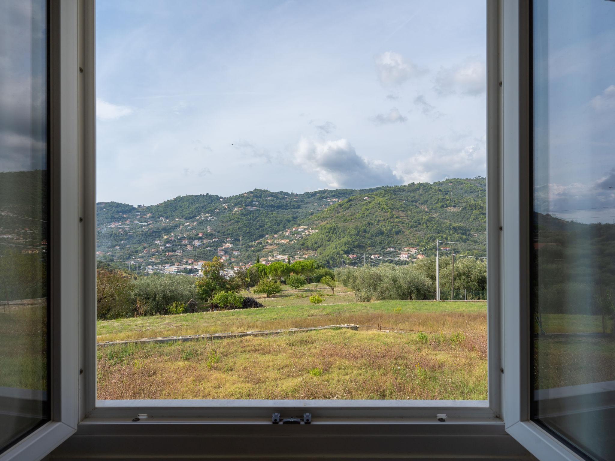 Foto 15 - Appartamento con 2 camere da letto a Imperia con giardino e vista mare