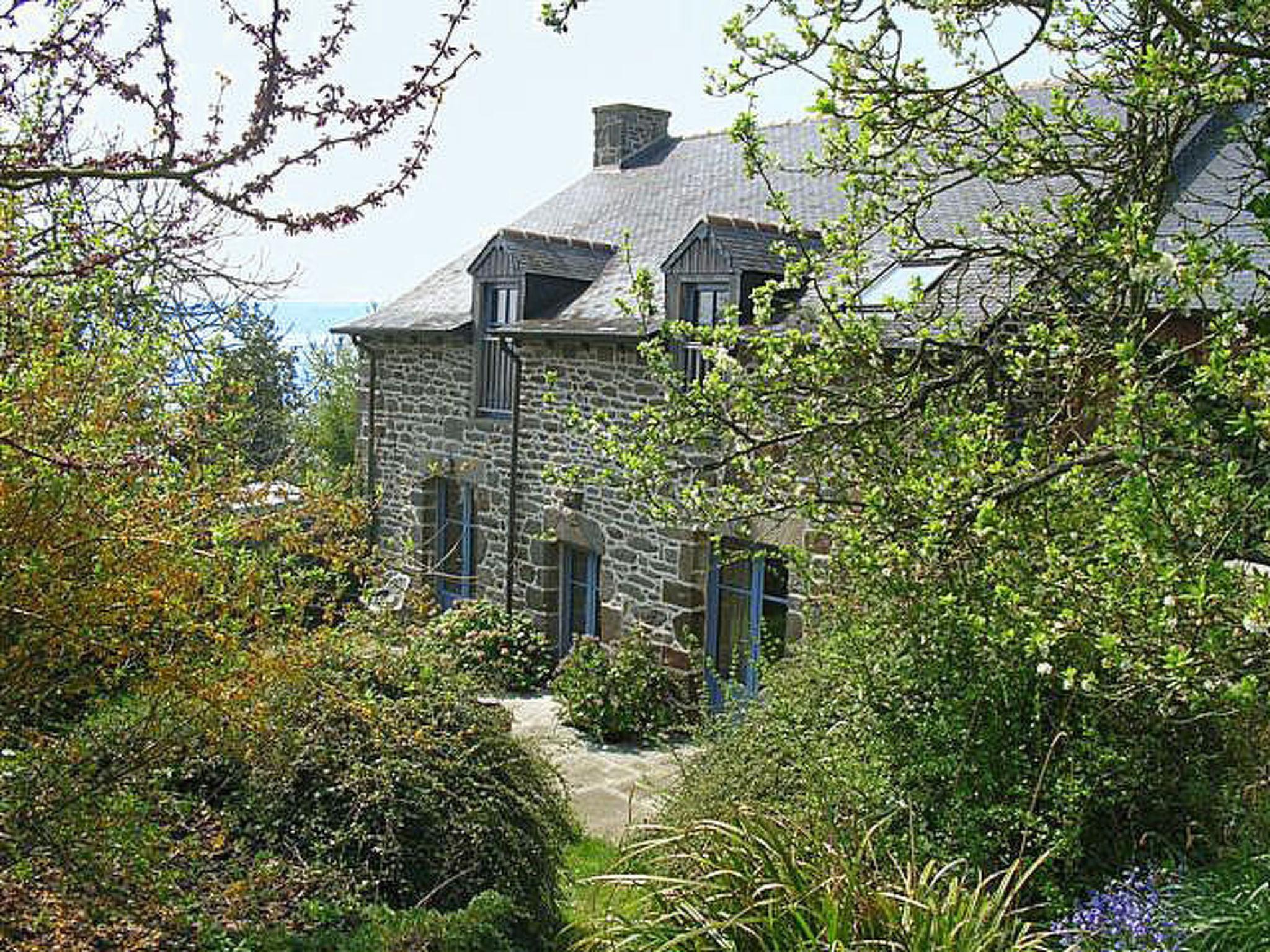 Foto 2 - Casa de 3 quartos em Saint-Suliac com terraço e vistas do mar