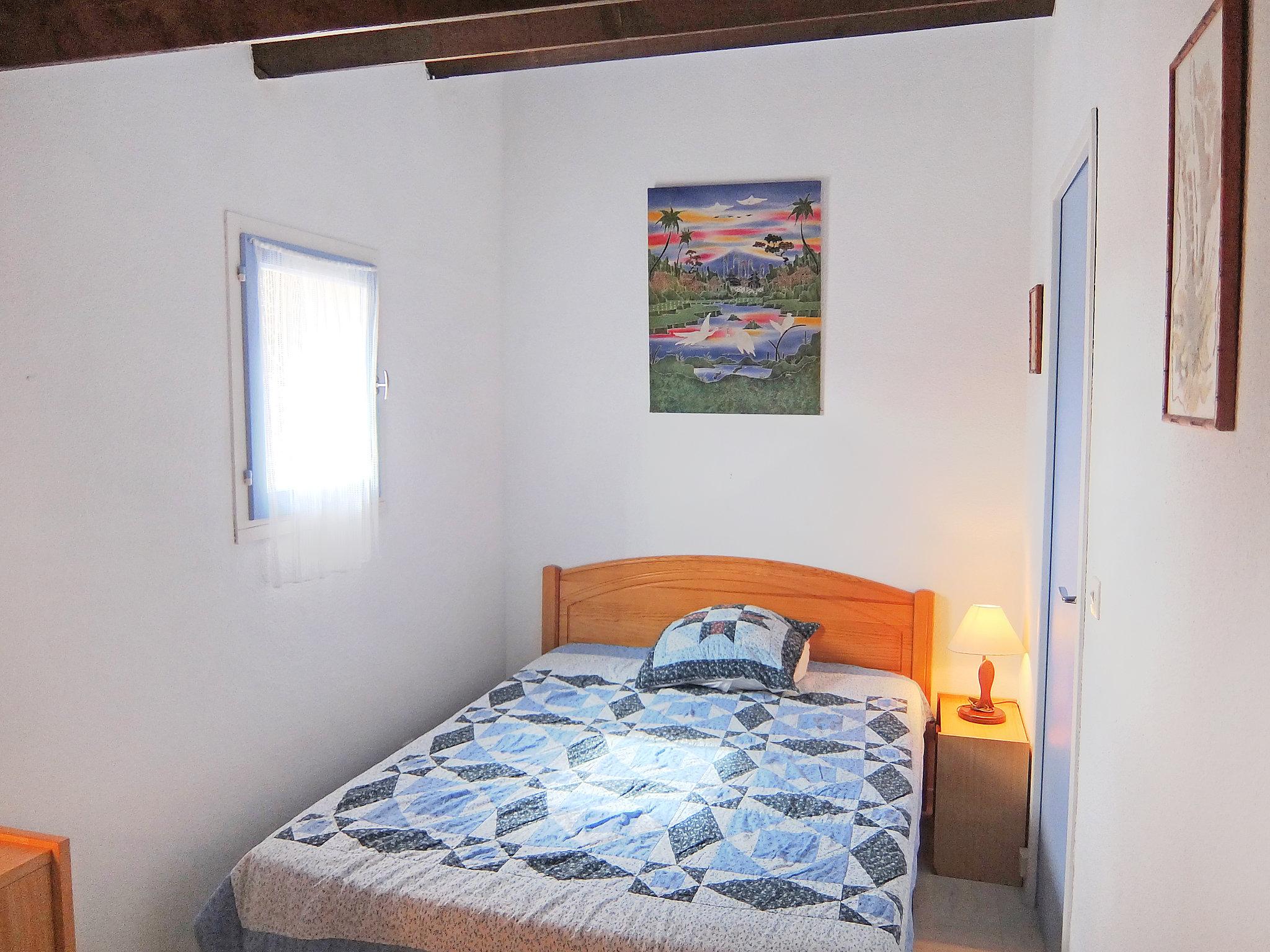 Foto 4 - Haus mit 1 Schlafzimmer in Saint-Cyprien mit terrasse und blick aufs meer