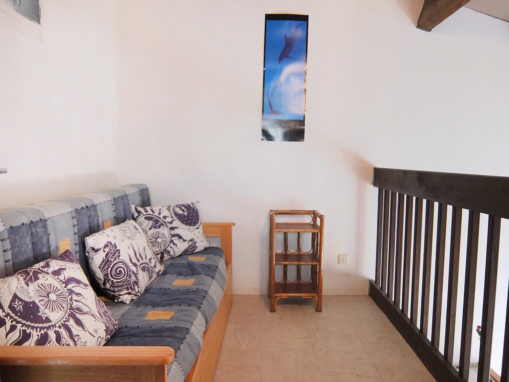 Photo 7 - Maison de 1 chambre à Saint-Cyprien avec terrasse et vues à la mer