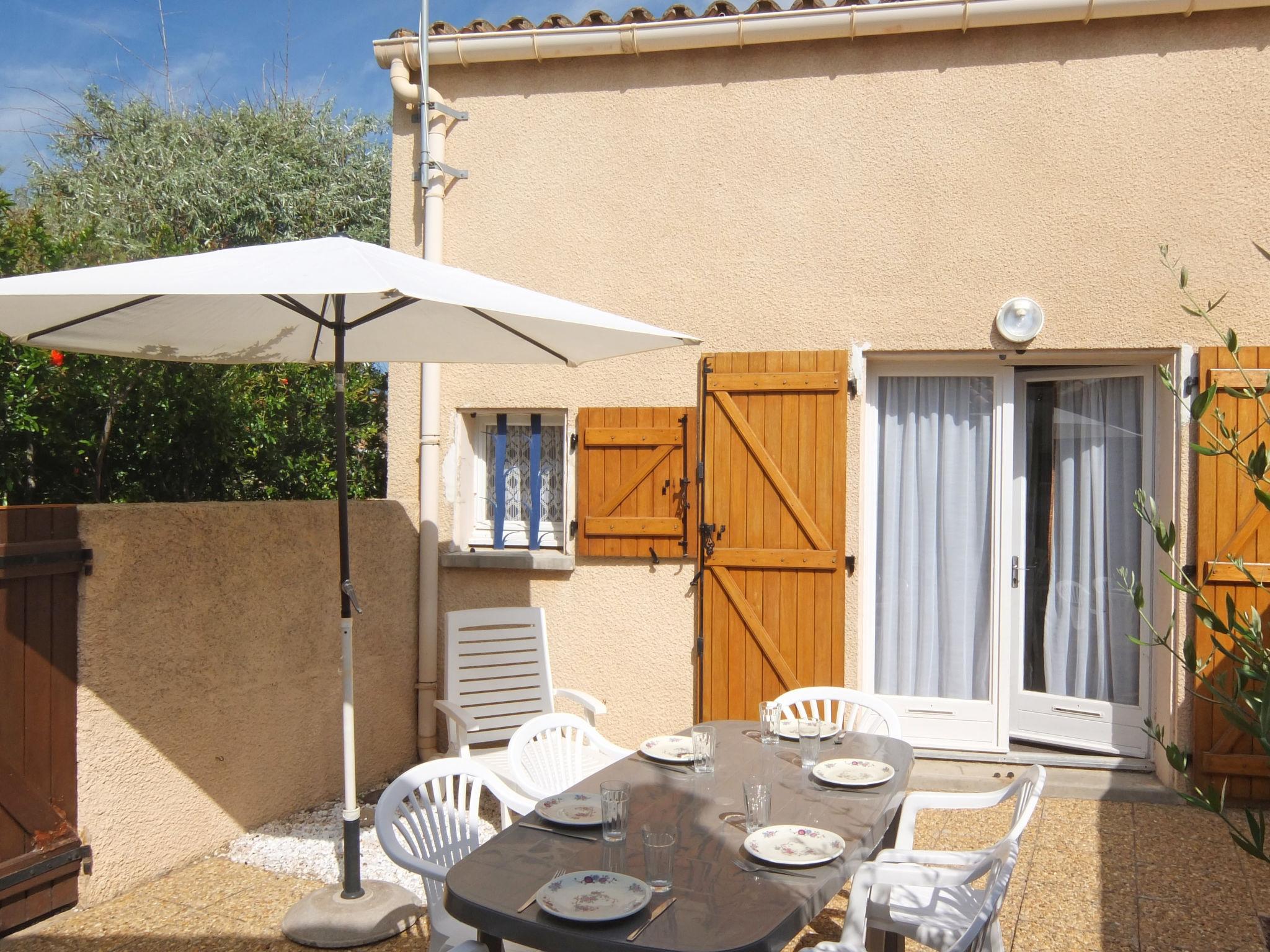 Foto 10 - Casa de 1 habitación en Saint-Cyprien con terraza y vistas al mar