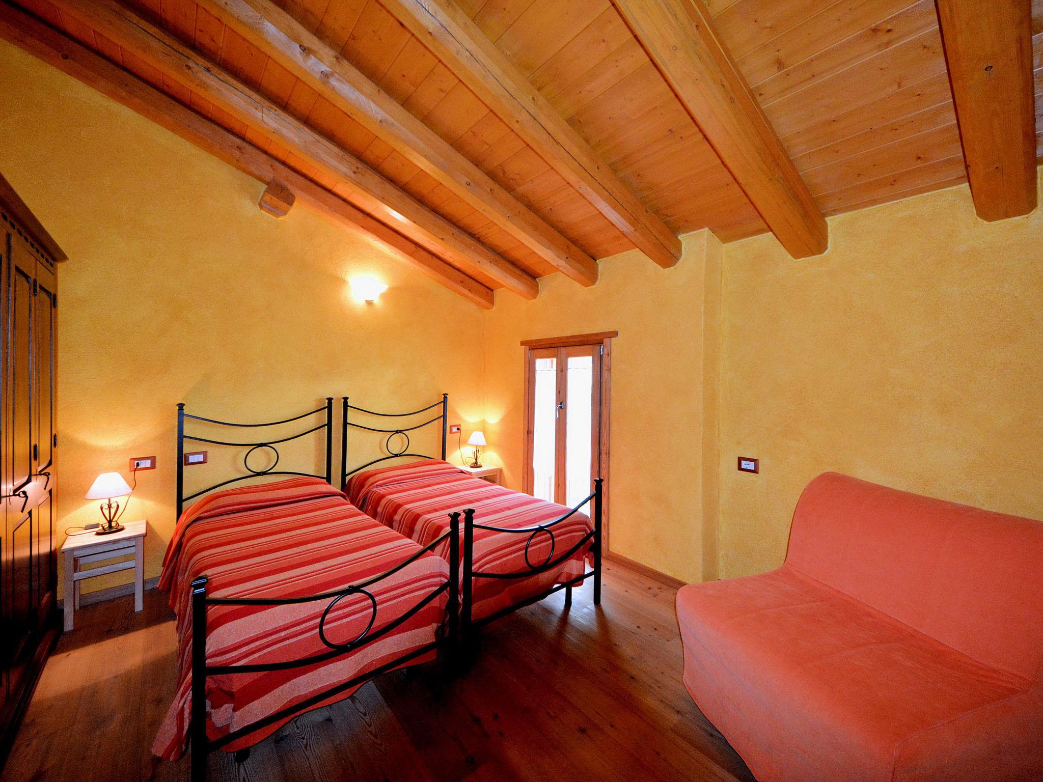 Photo 11 - 2 bedroom House in Peglio with garden and mountain view