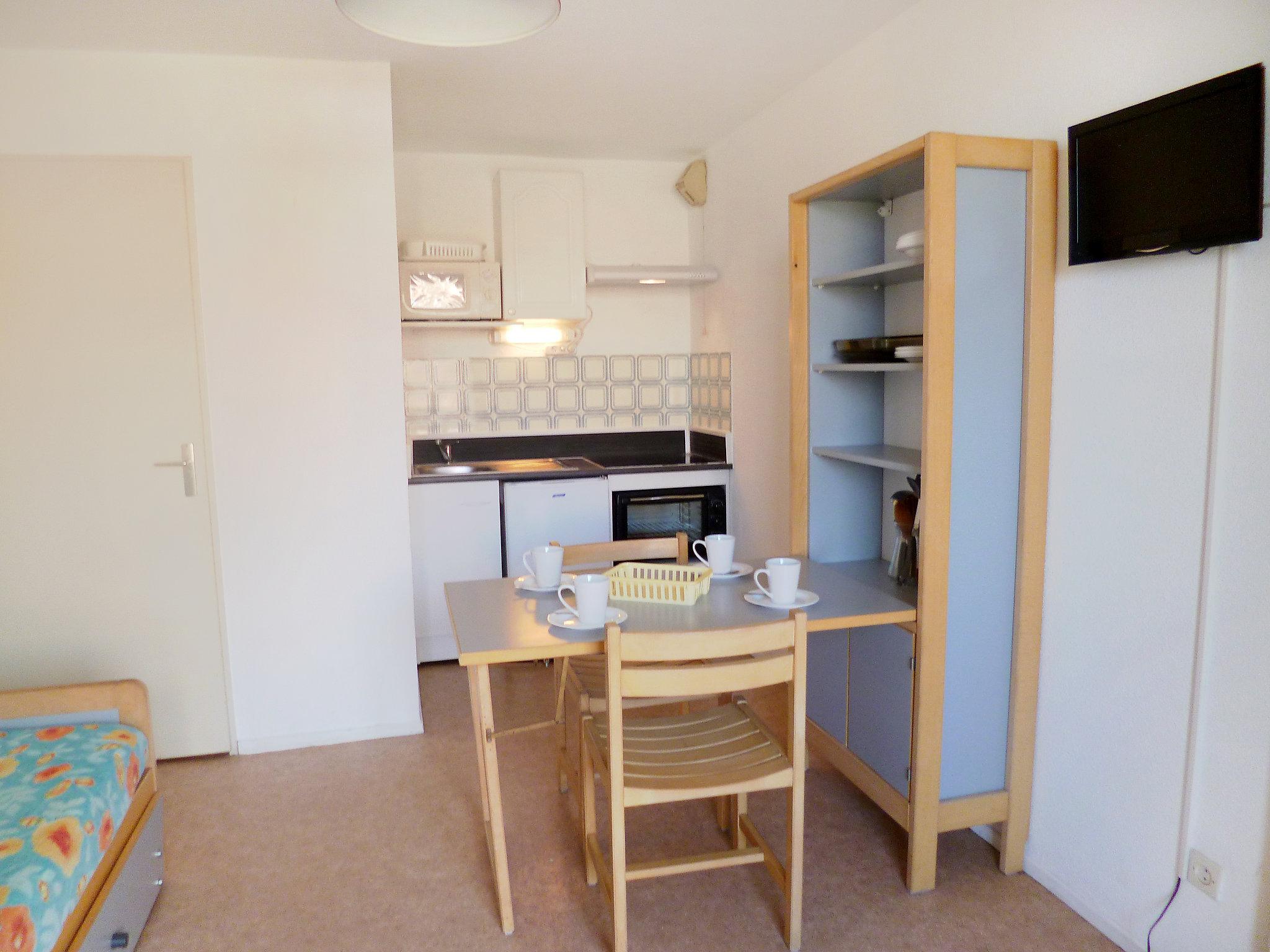 Foto 3 - Appartamento con 1 camera da letto a Le Barcarès con vista mare