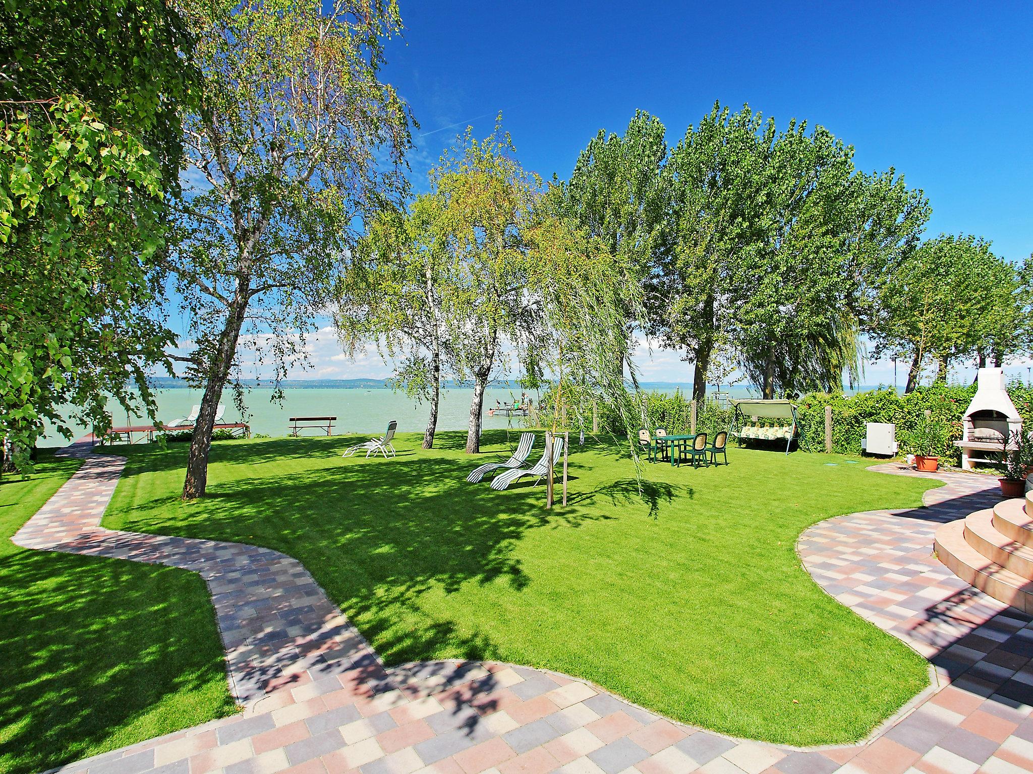 Photo 18 - Appartement de 2 chambres à Balatonlelle avec jardin et terrasse