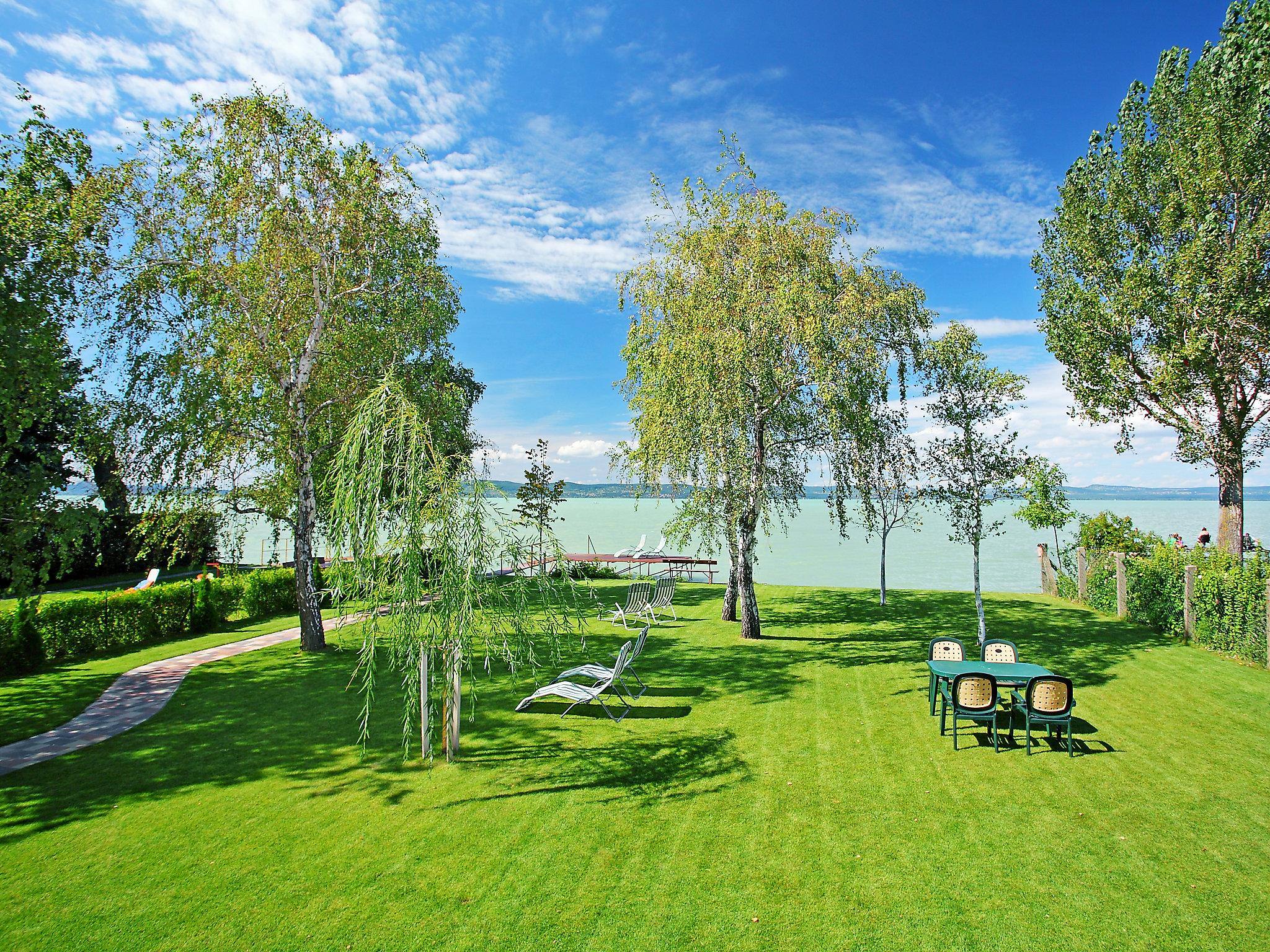 Photo 15 - 2 bedroom Apartment in Balatonlelle with garden and terrace