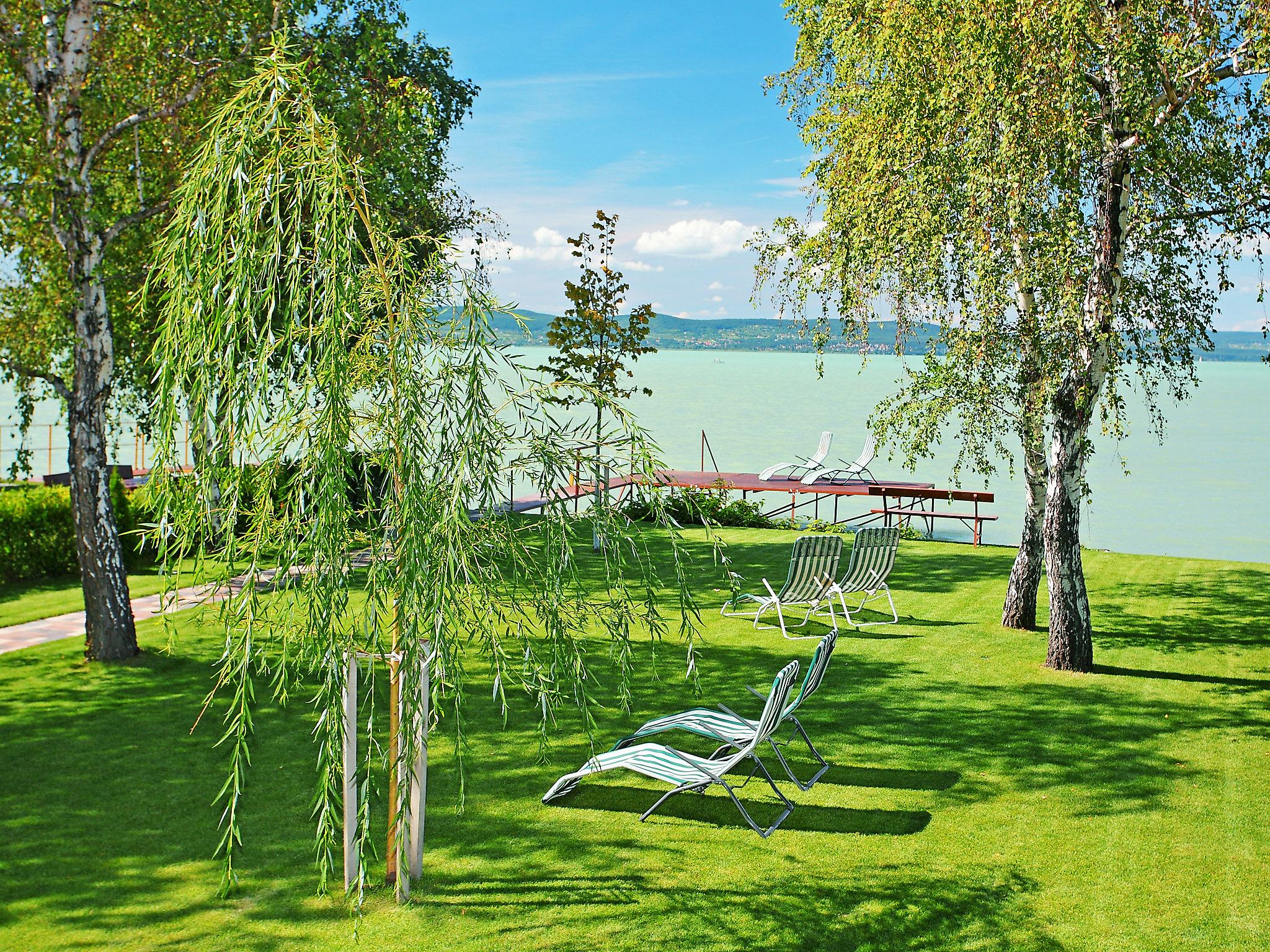 Photo 16 - Appartement de 2 chambres à Balatonlelle avec jardin et terrasse