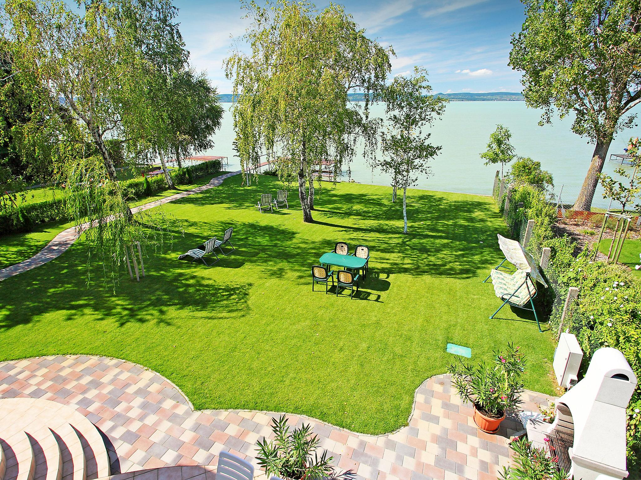 Foto 26 - Apartamento de 2 quartos em Balatonlelle com jardim e terraço