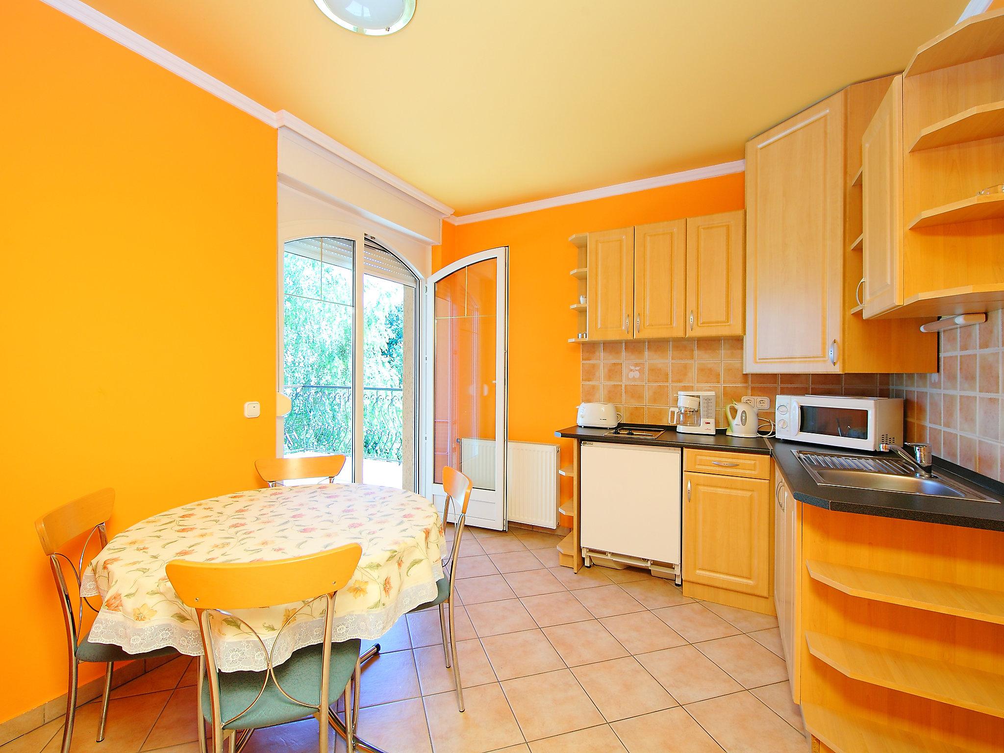 Photo 5 - 2 bedroom Apartment in Balatonlelle with garden and terrace