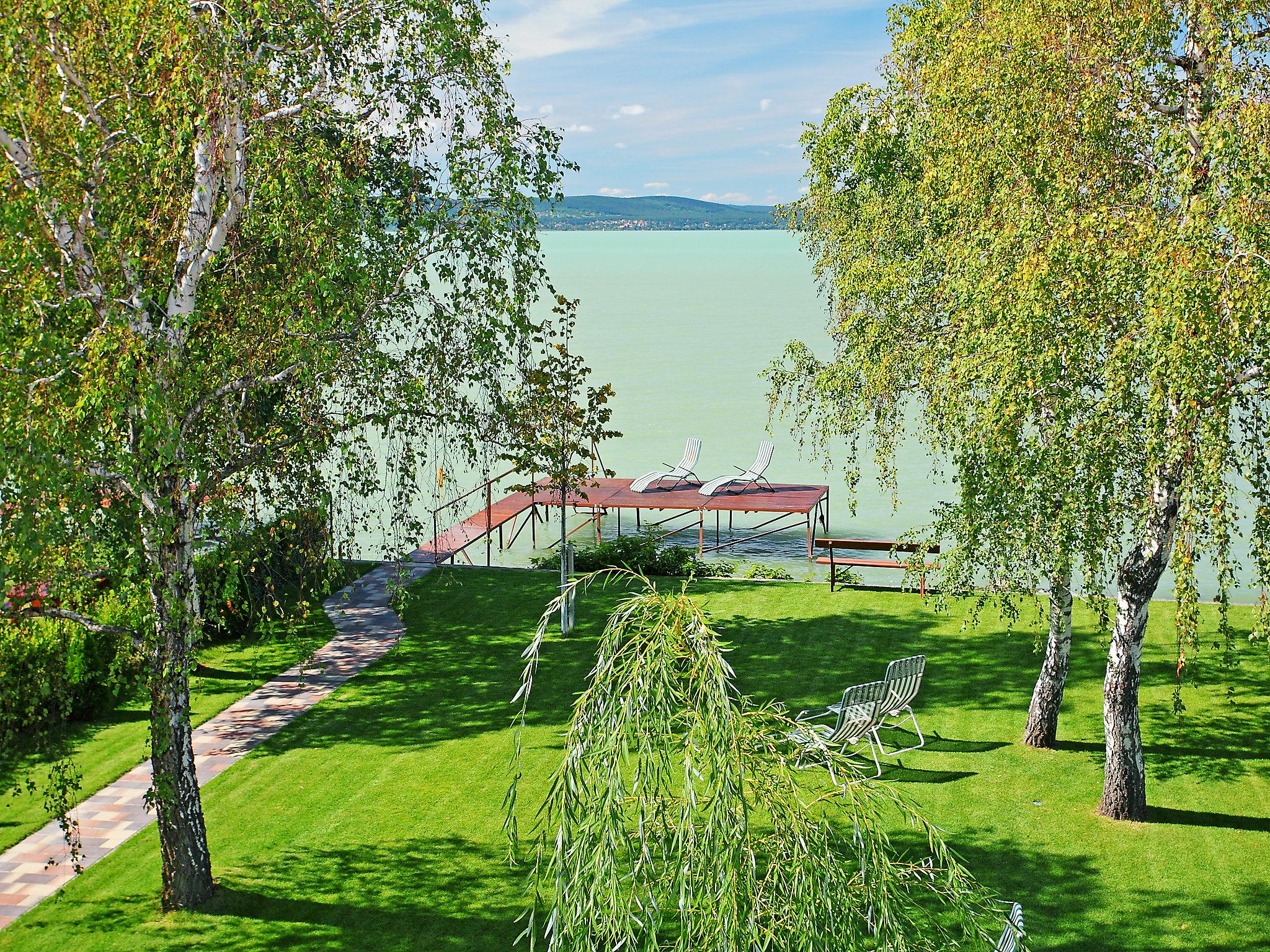 Foto 25 - Appartamento con 2 camere da letto a Balatonlelle con giardino e terrazza