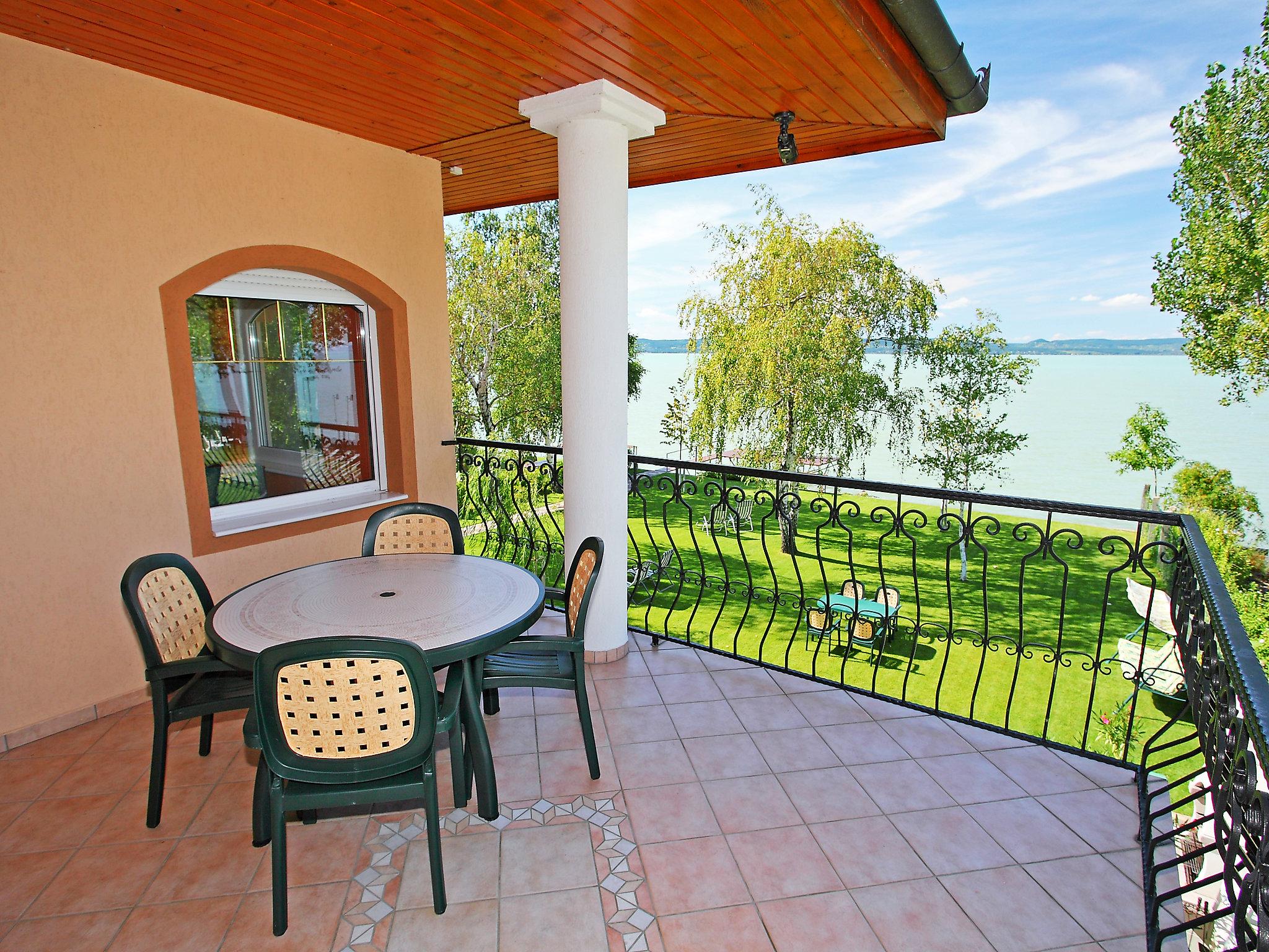 Photo 4 - Appartement de 2 chambres à Balatonlelle avec jardin et terrasse