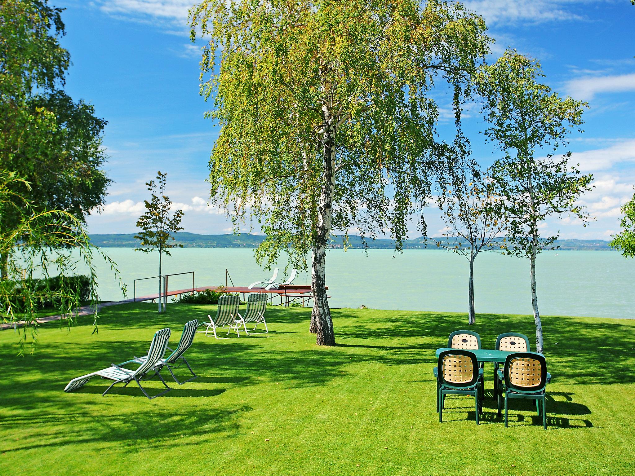 Foto 19 - Apartamento de 2 quartos em Balatonlelle com jardim e terraço