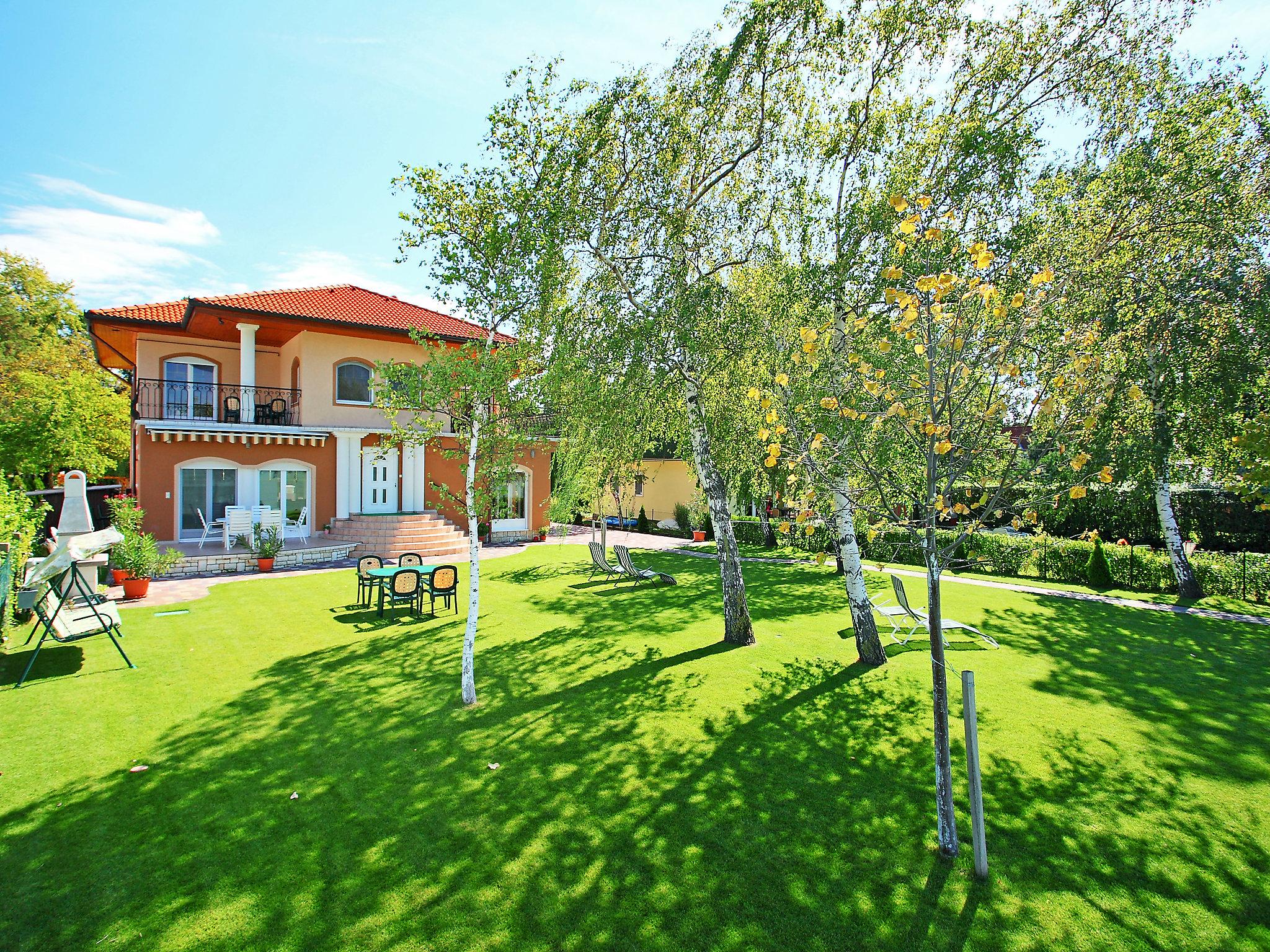 Photo 14 - Appartement de 2 chambres à Balatonlelle avec jardin et terrasse