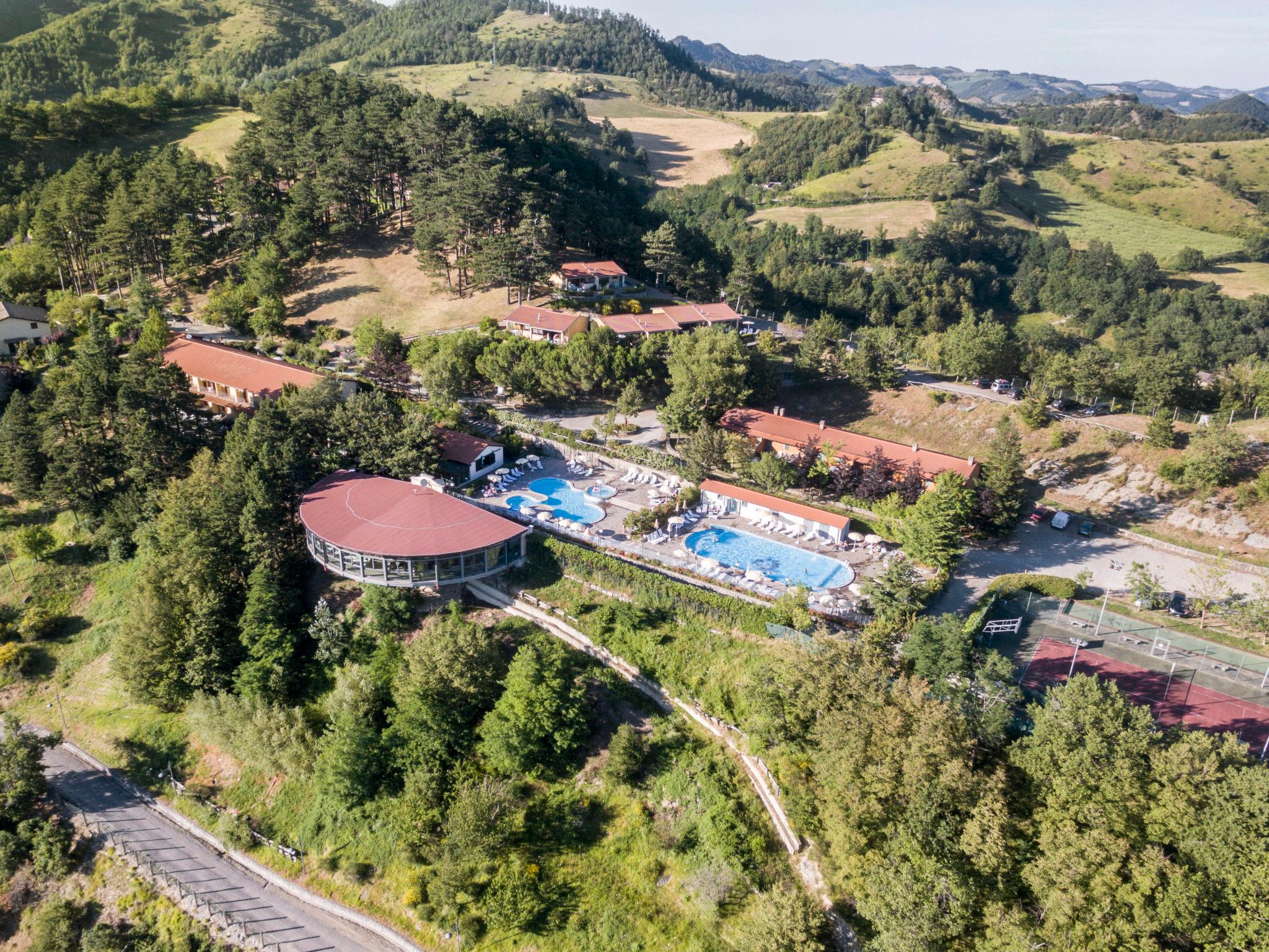 Foto 15 - Apartamento de 2 habitaciones en Palazzuolo sul Senio con piscina y jardín