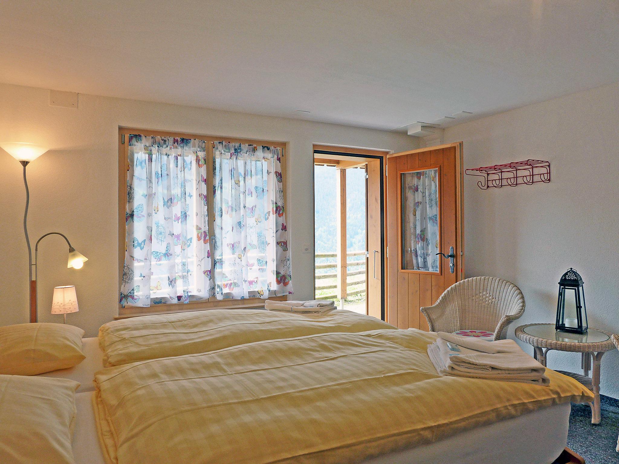 Foto 14 - Appartamento con 3 camere da letto a Lauterbrunnen con vista sulle montagne