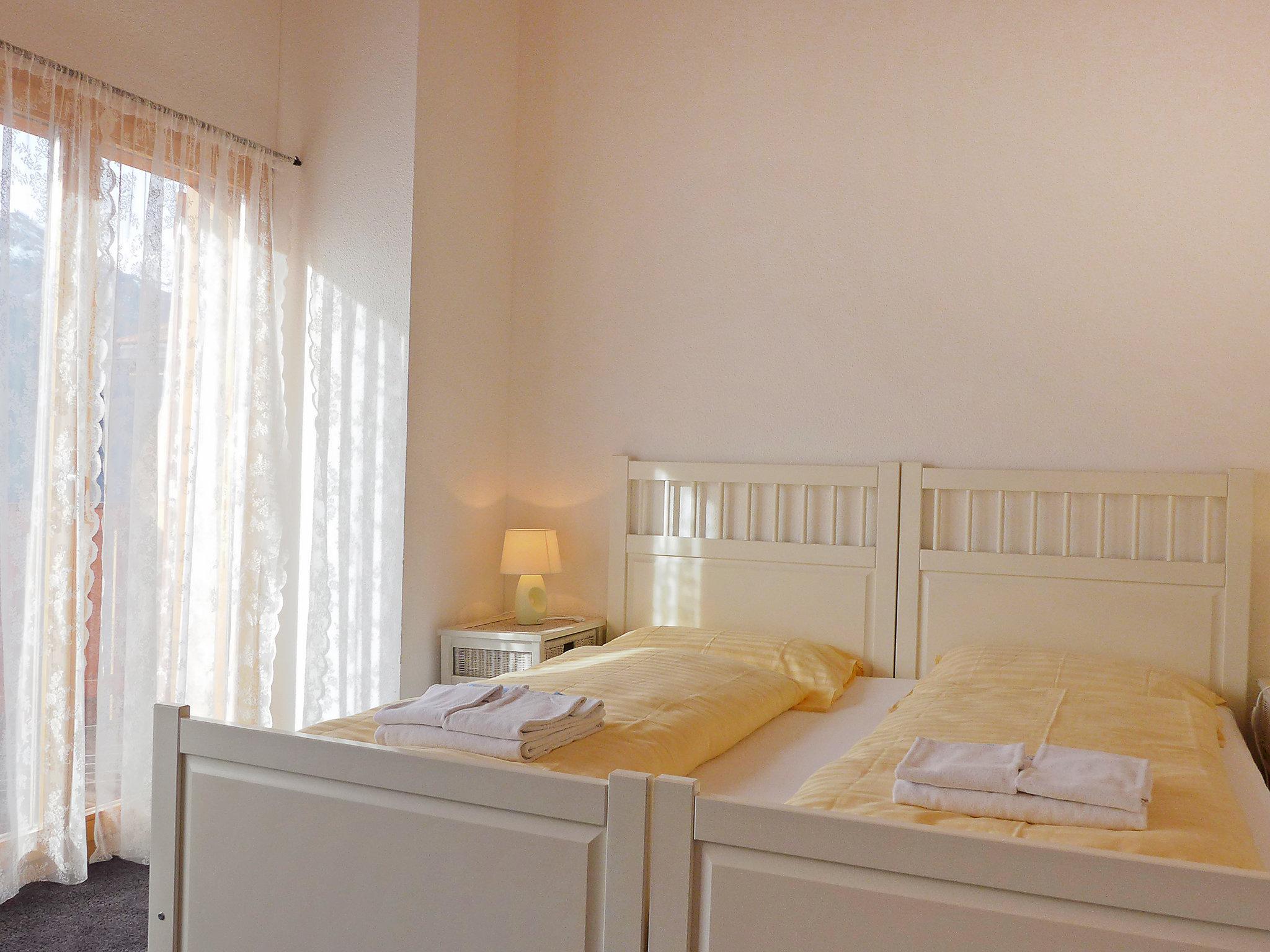 Foto 12 - Appartamento con 3 camere da letto a Lauterbrunnen con vista sulle montagne