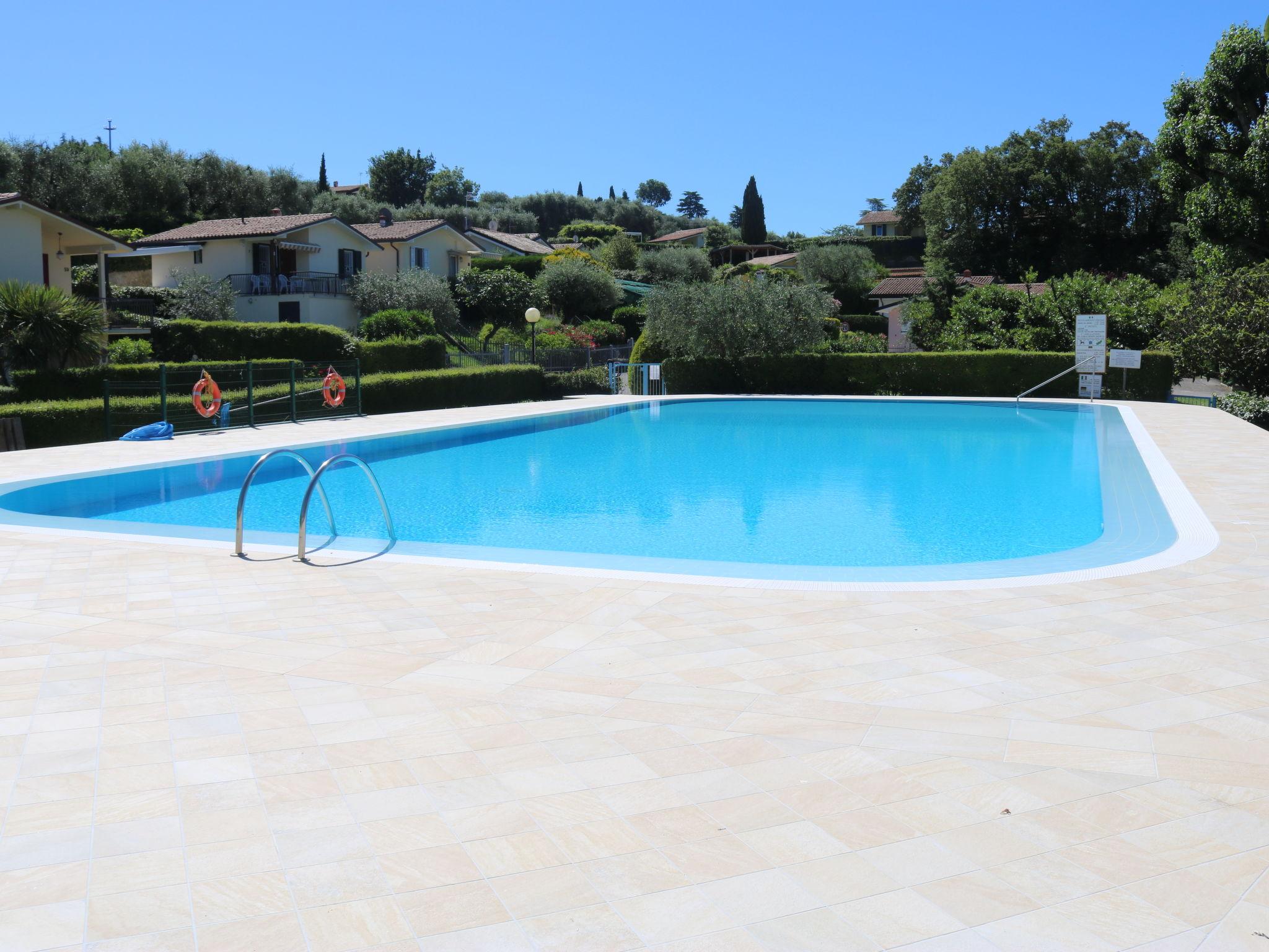 Foto 2 - Casa de 2 habitaciones en Bardolino con piscina y vistas a la montaña